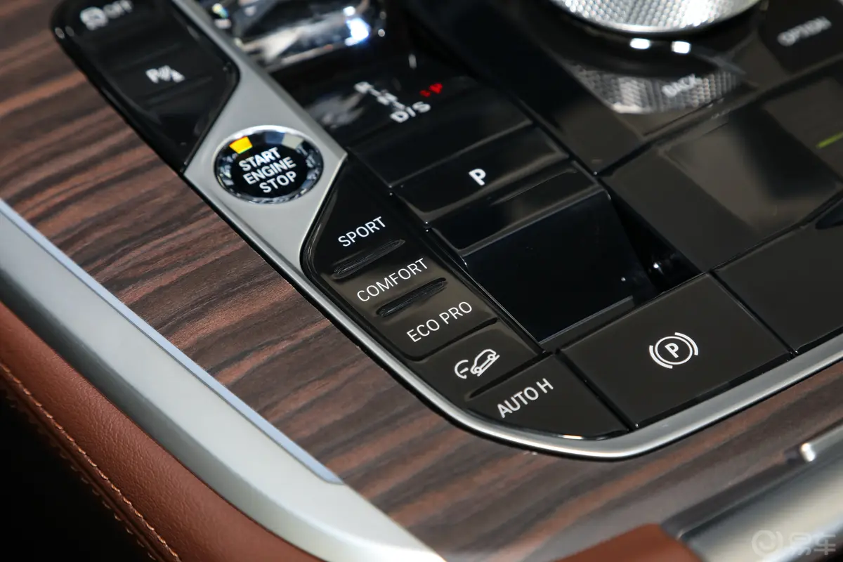 宝马X7改款 xDrive40i 领先型 豪华套装中控