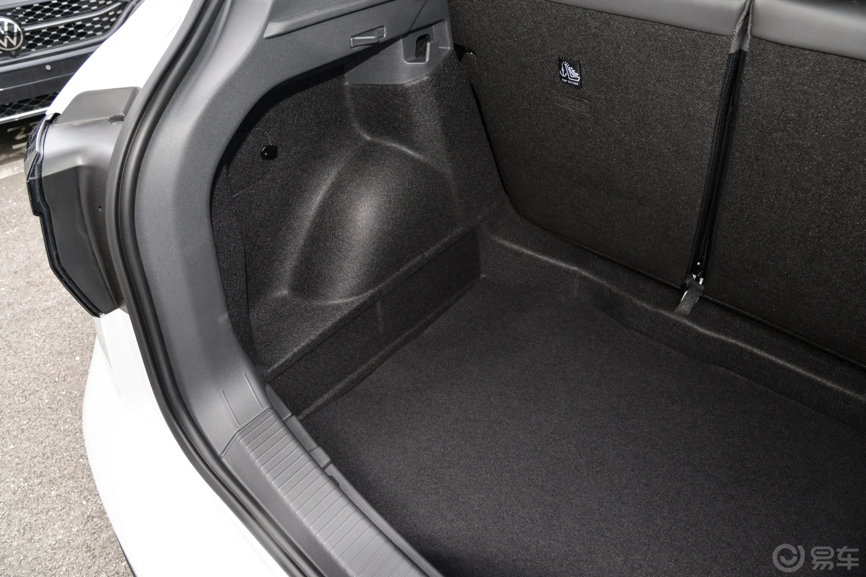 途铠改款 1.5L 自动舒适版后备厢