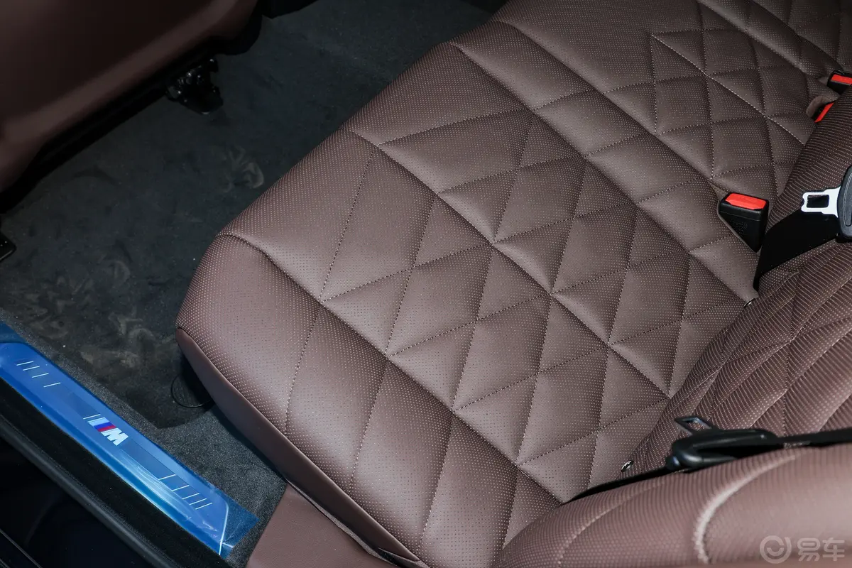 宝马i7eDrive50L 领先型 M运动套装后排空间