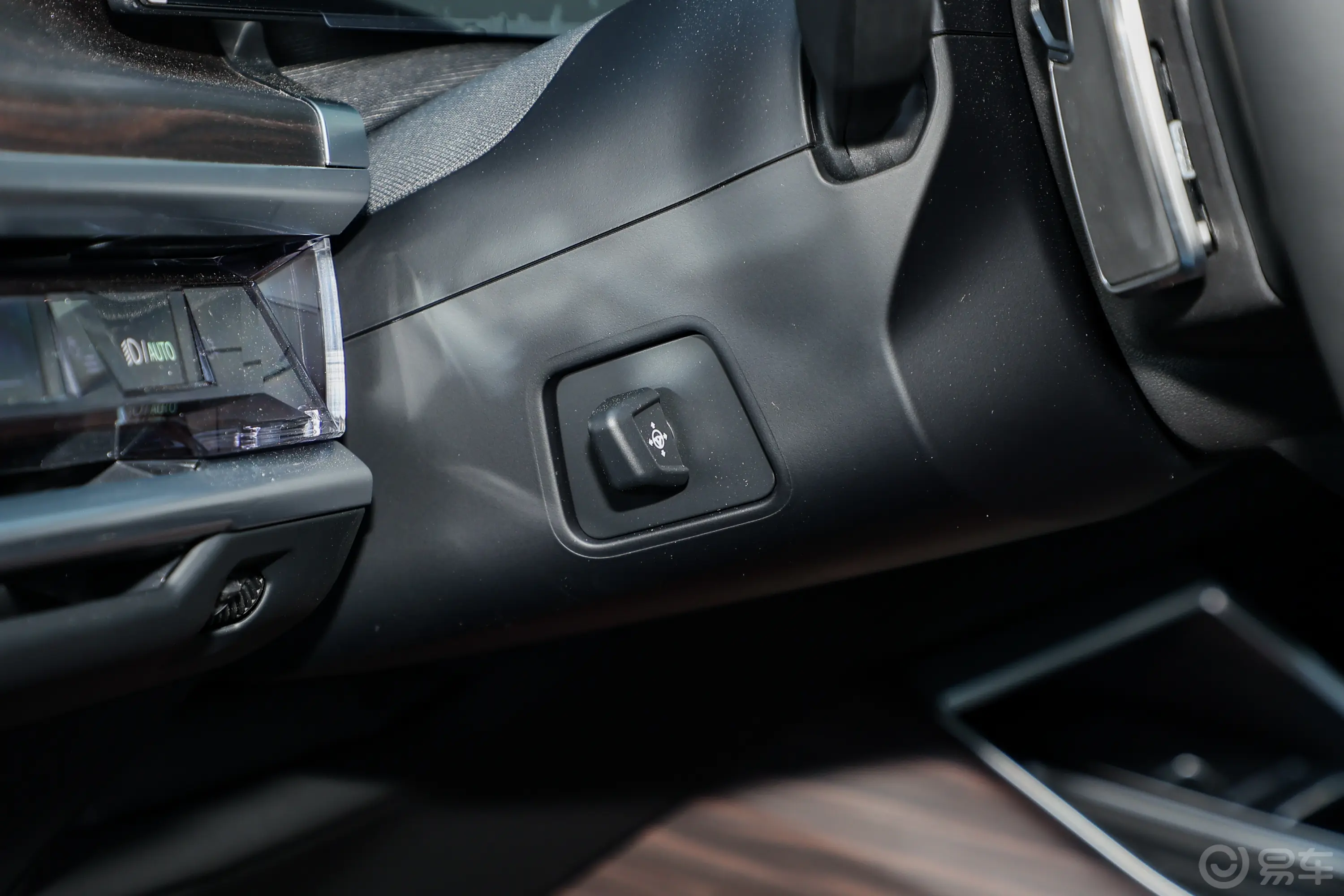 宝马i7eDrive50L 领先型 M运动套装方向盘调节