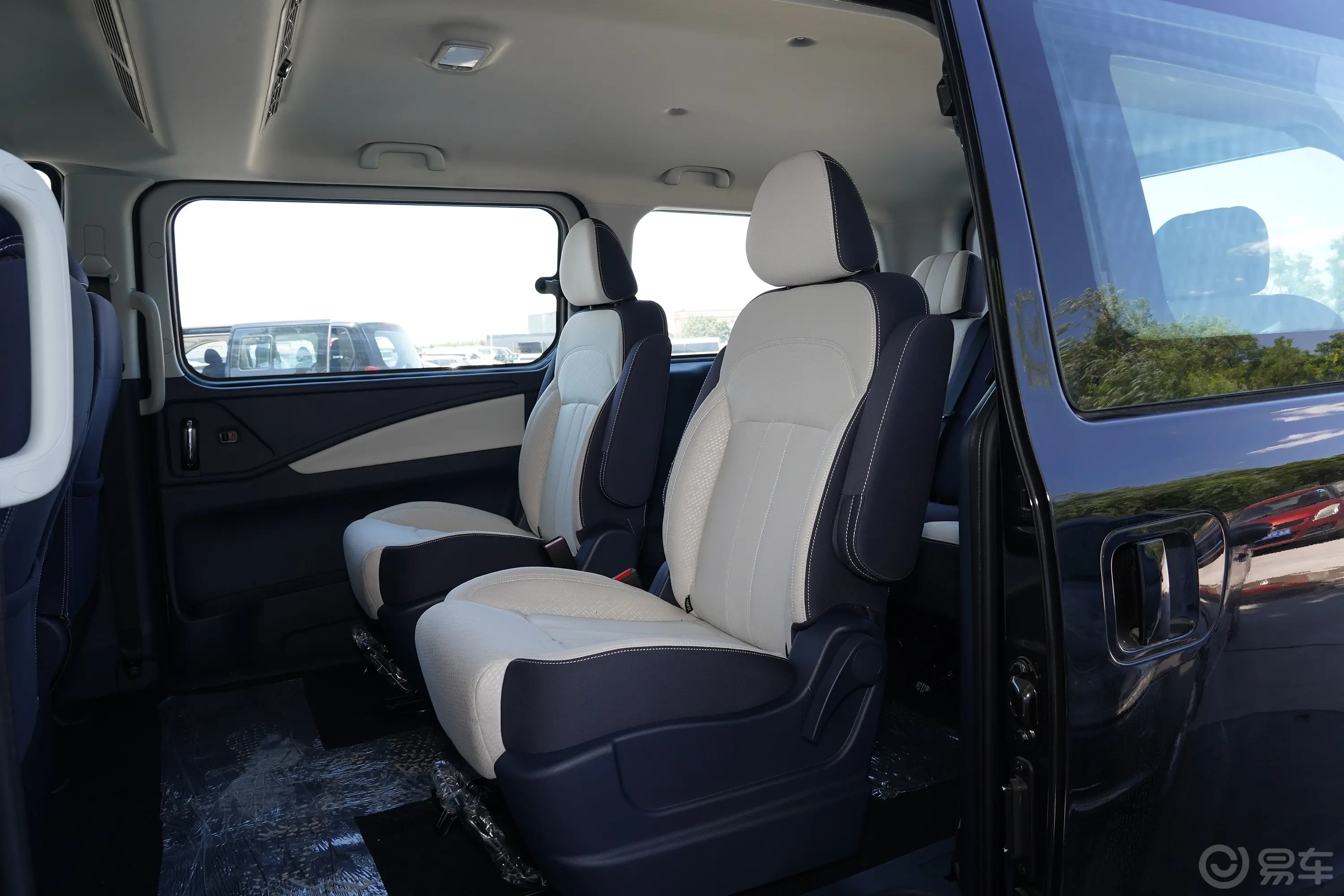 菱智PLUS2.0L 手动舒适型 7座 CNG后排座椅