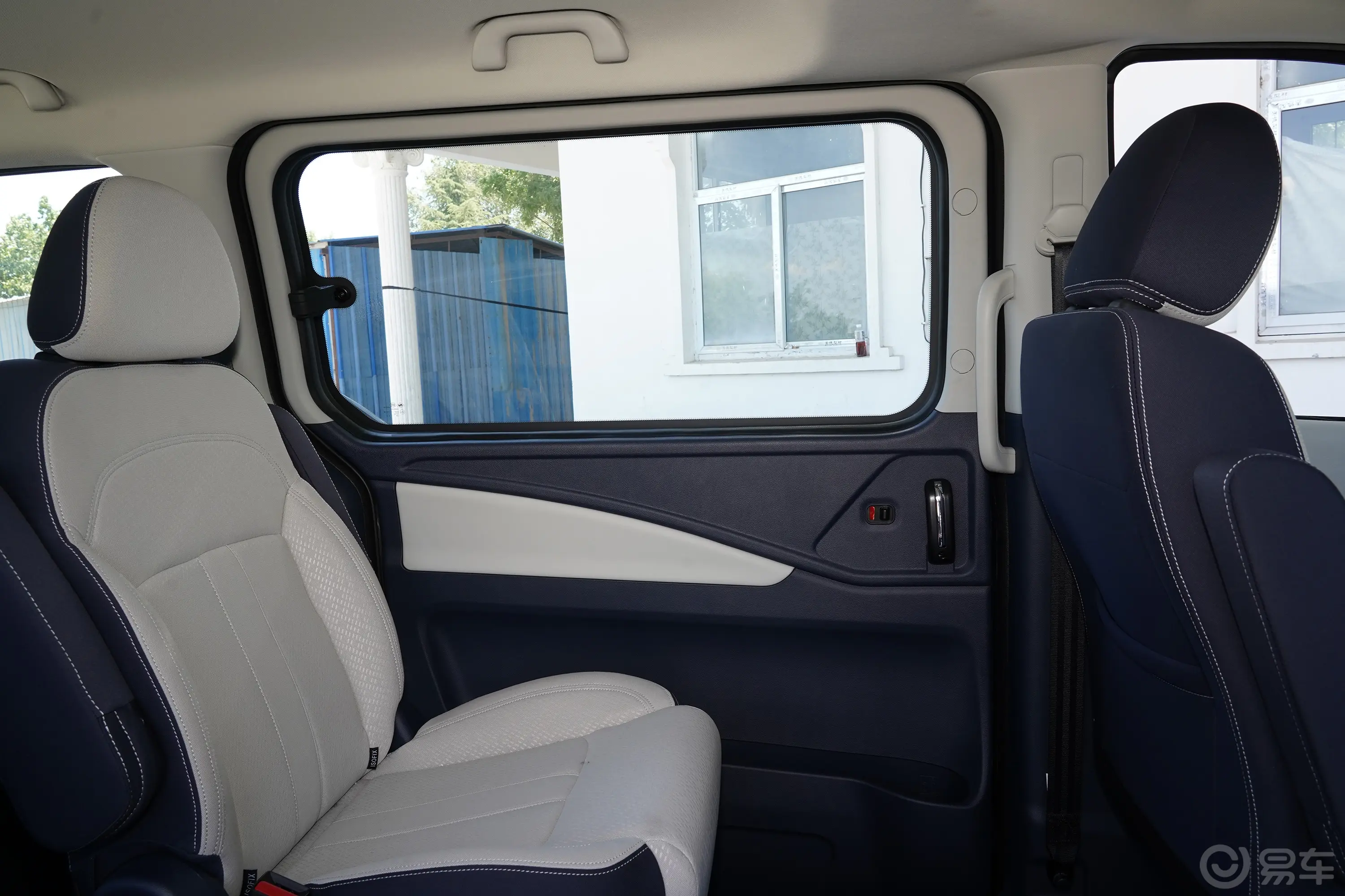 菱智PLUS2.0L 手动舒适型 7座 CNG驾驶员侧后车门