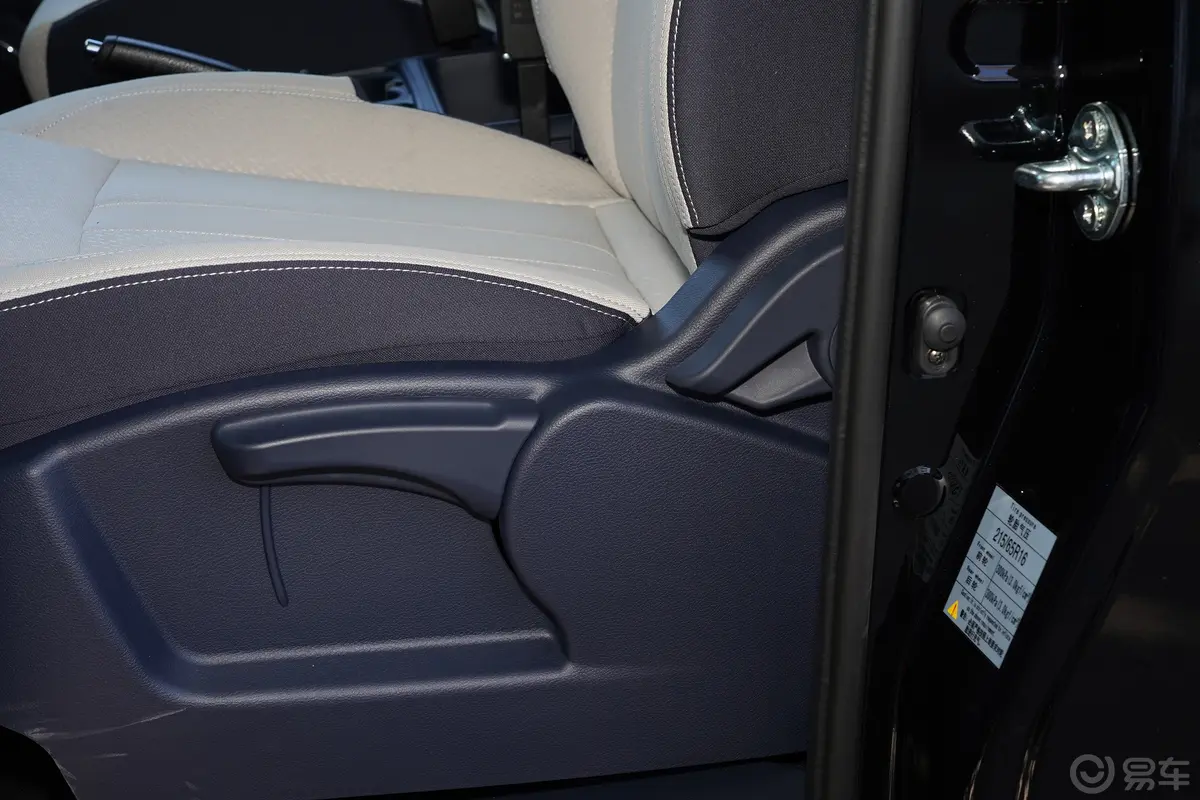菱智PLUS2.0L 手动舒适型 7座 CNG主驾座椅调节