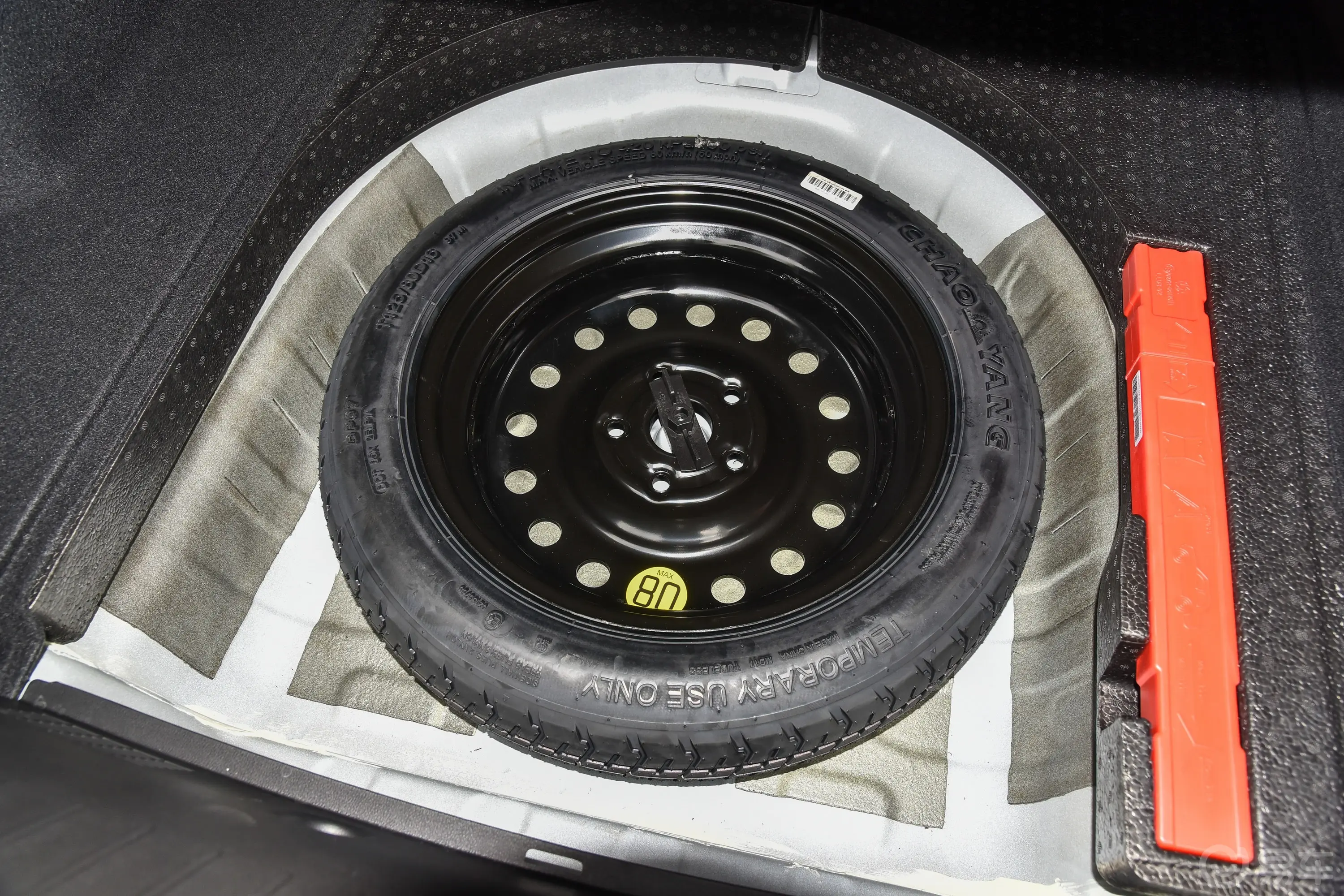 帝豪EVPro 430km 出租版备胎