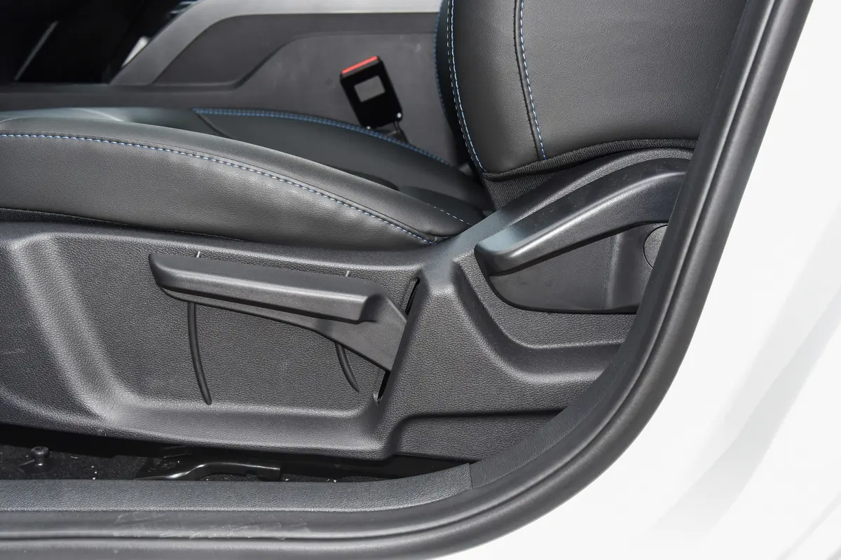 帝豪EVPro 430km 出租版主驾座椅调节