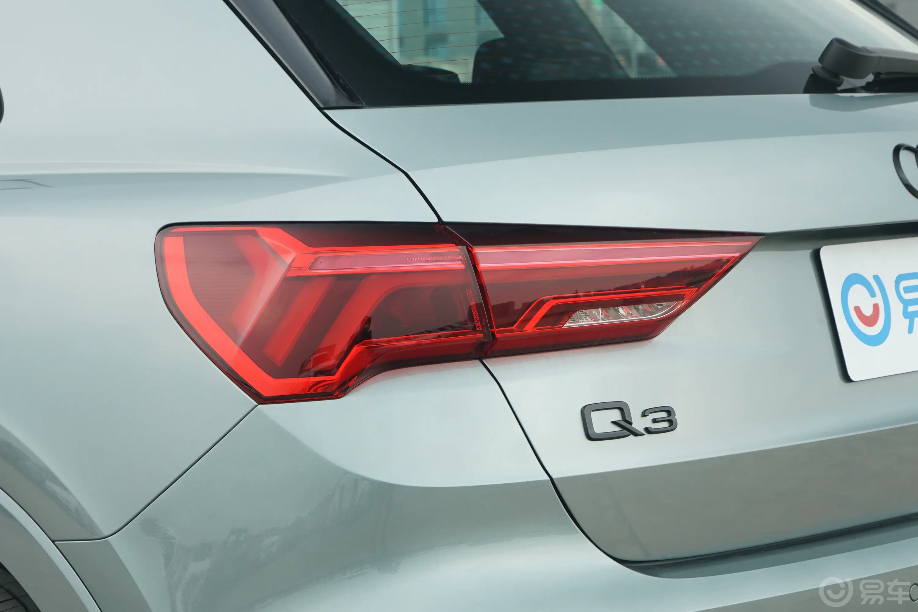 奥迪Q345 TFSI quattro 时尚动感型外观灯组