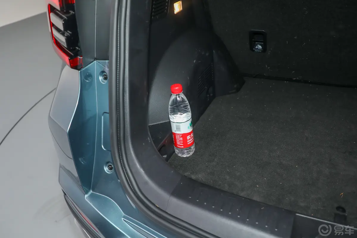 瑞虎5x1.5L CVT豪华型后备厢