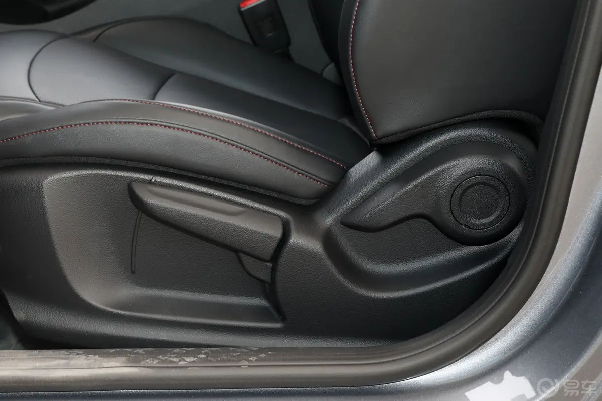 荣威i51.5L CVT豪华版主驾座椅调节