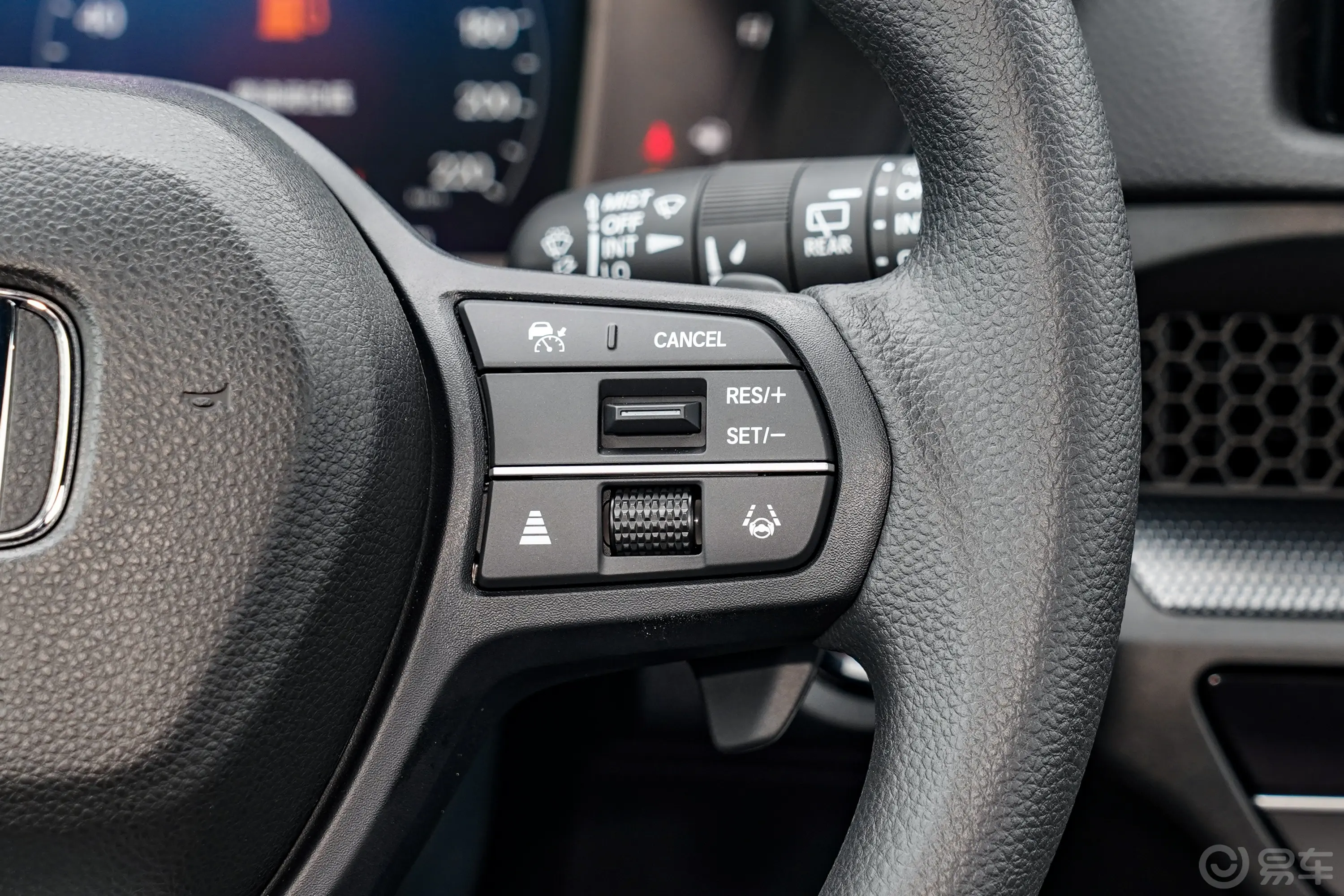 本田CR-V混动 2.0L 两驱智享版右侧方向盘功能按键
