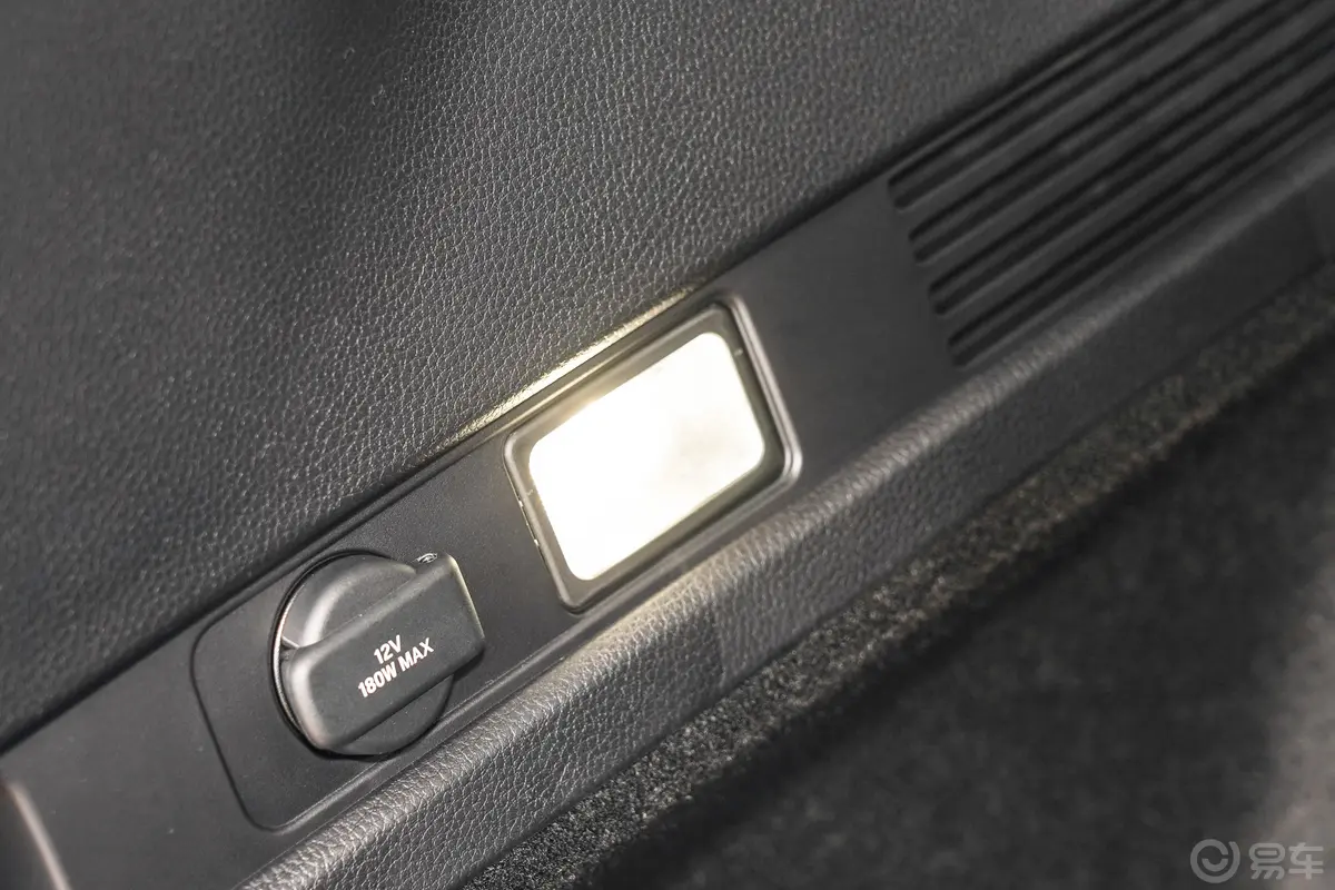 本田CR-V混动 2.0L 两驱智享版后备厢
