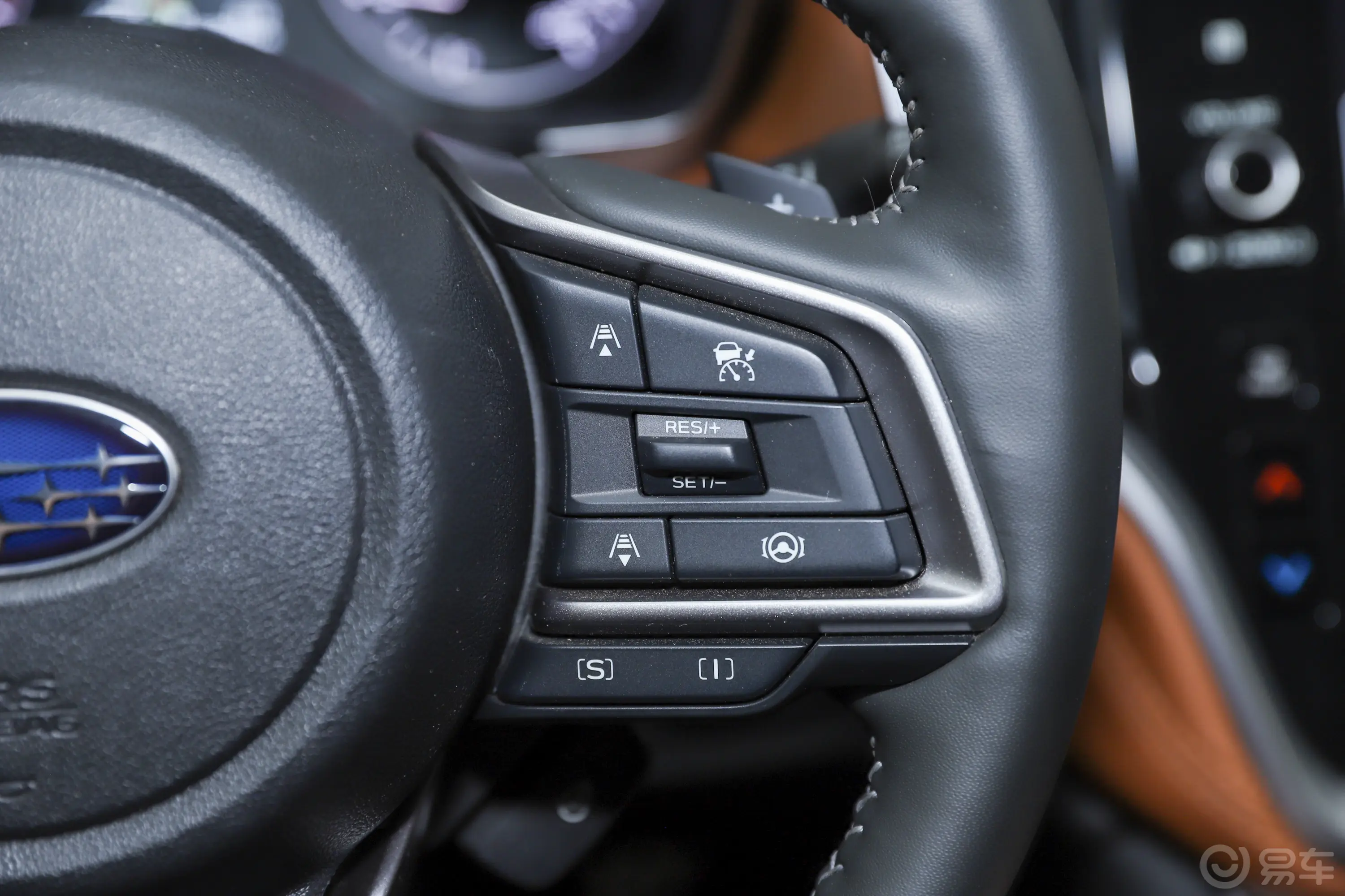 傲虎2.5i AWD旗舰版EyeSight右侧方向盘功能按键
