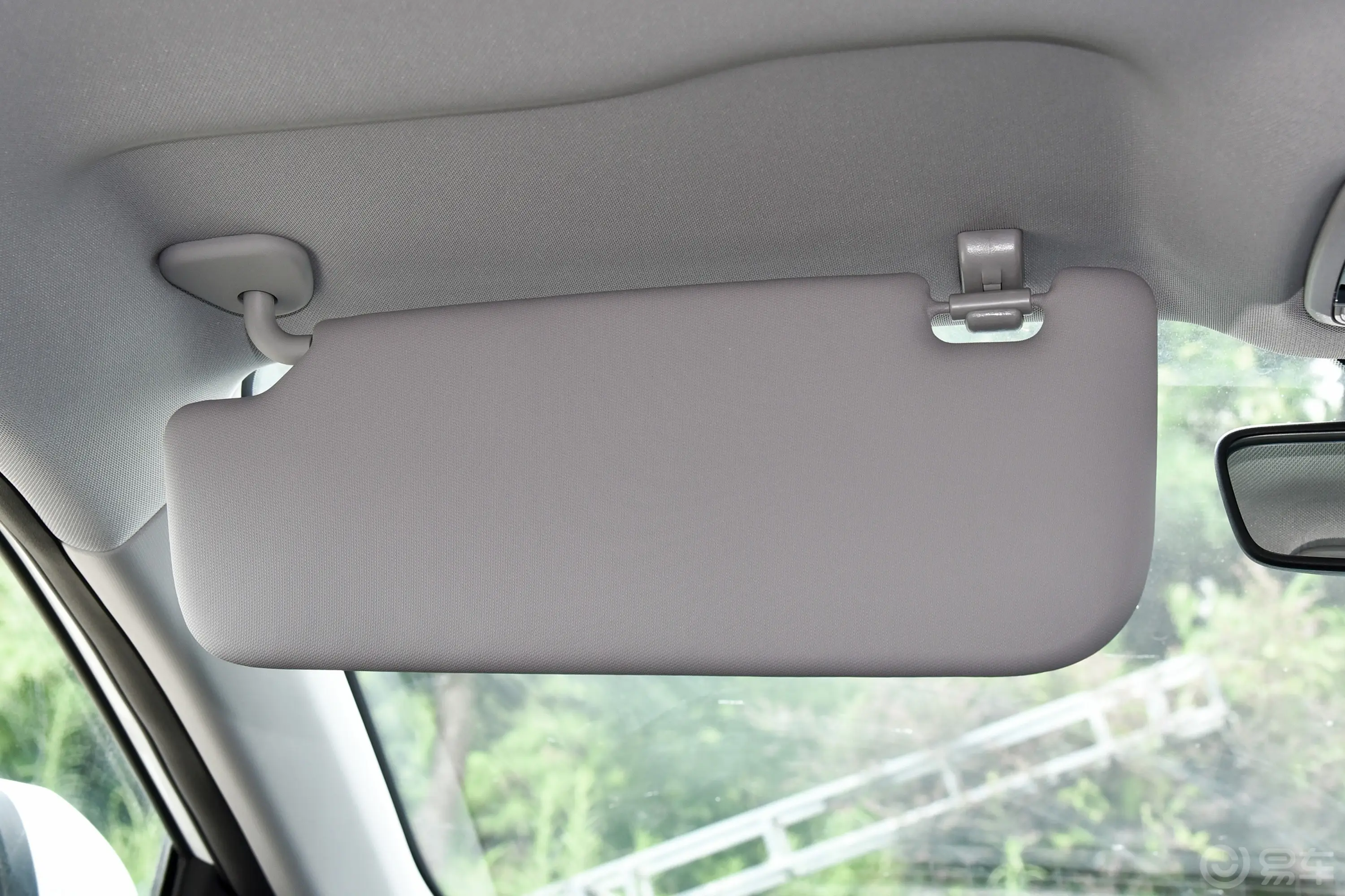 帝豪EVPro 421km 出租版驾驶位遮阳板