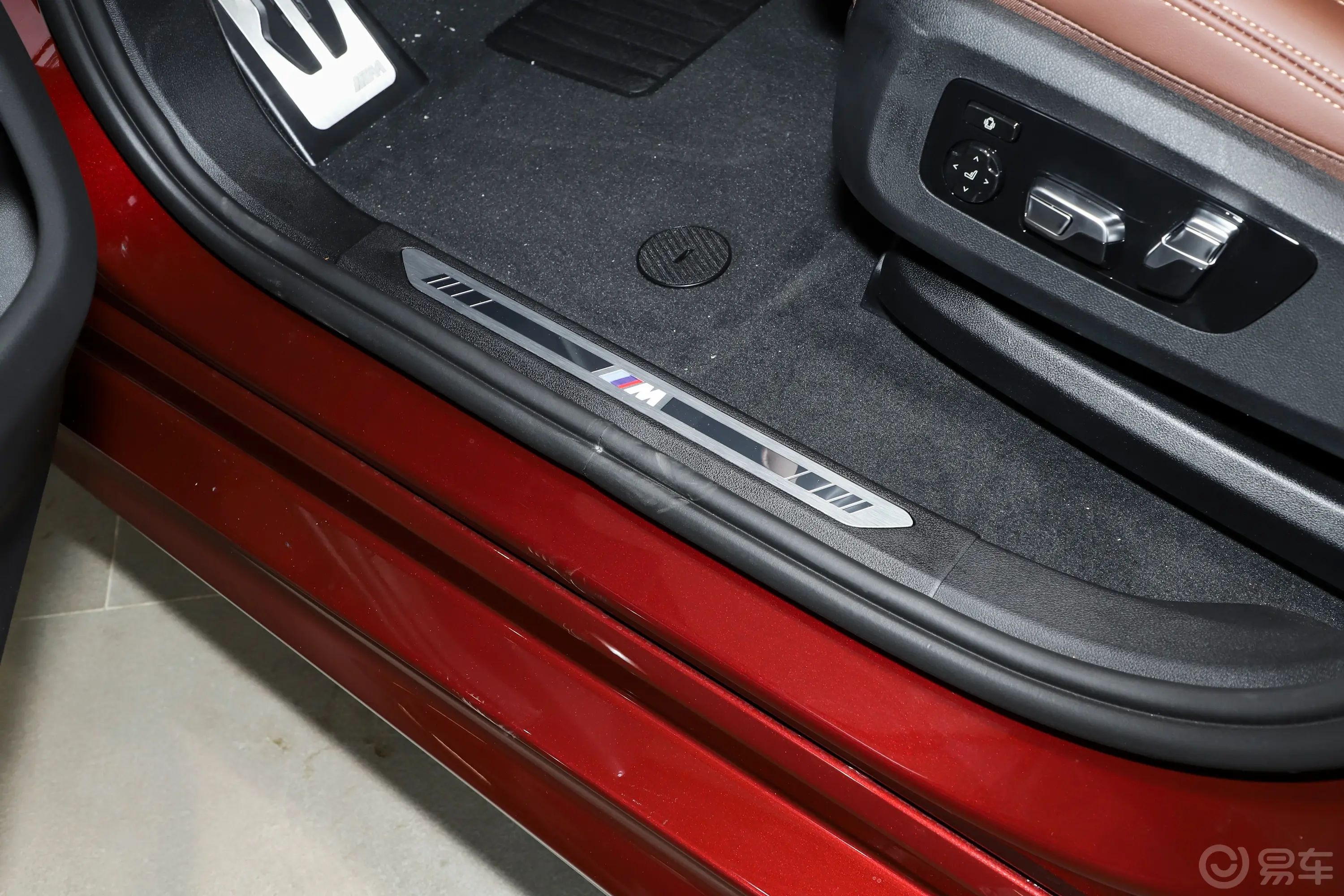 宝马X6改款 xDrive40i 尊享型 M运动套装前排迎宾踏板