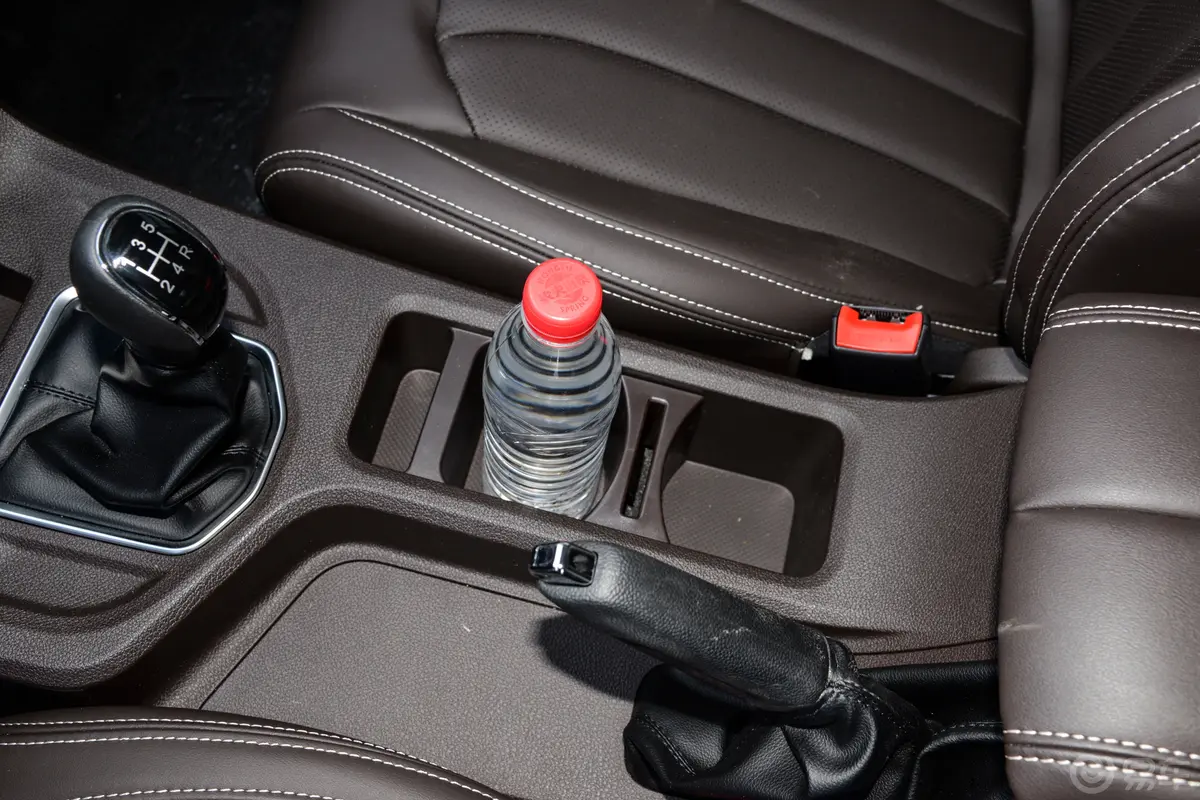 锐胜王牌M71.6L 手动标轴商务版 7座前排杯架