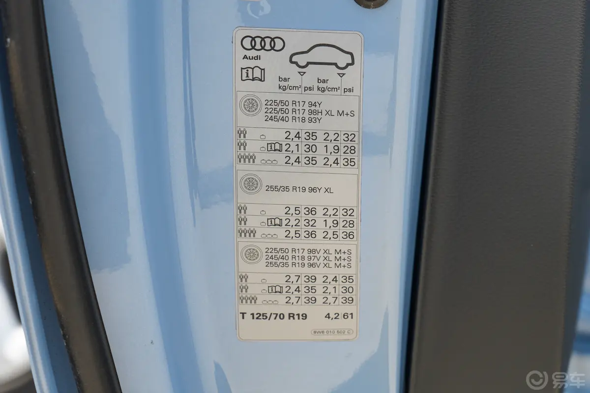 奥迪A5Coupe 40 TFSI 时尚动感型胎压信息铭牌