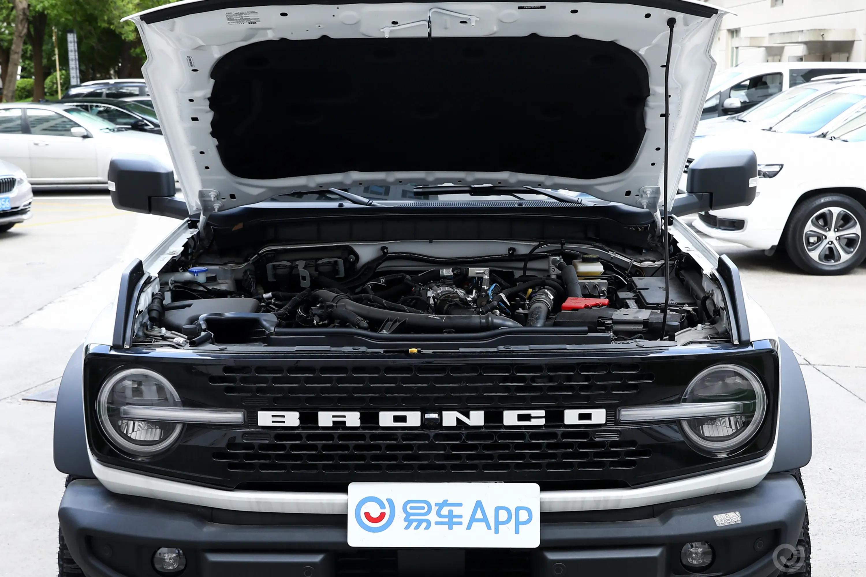 Bronco(海外)2.7T 自动版发动机舱整体