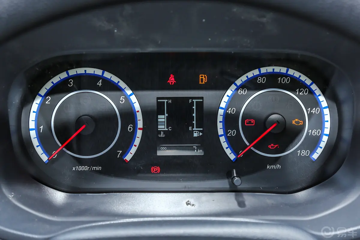 长安星卡1.5L 单排2.8米载货汽车舒适型无空调仪表盘