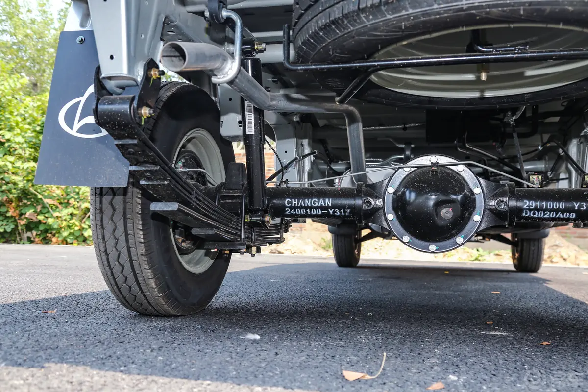 长安星卡1.5L 单排2.8米载货汽车舒适型无空调动力底盘