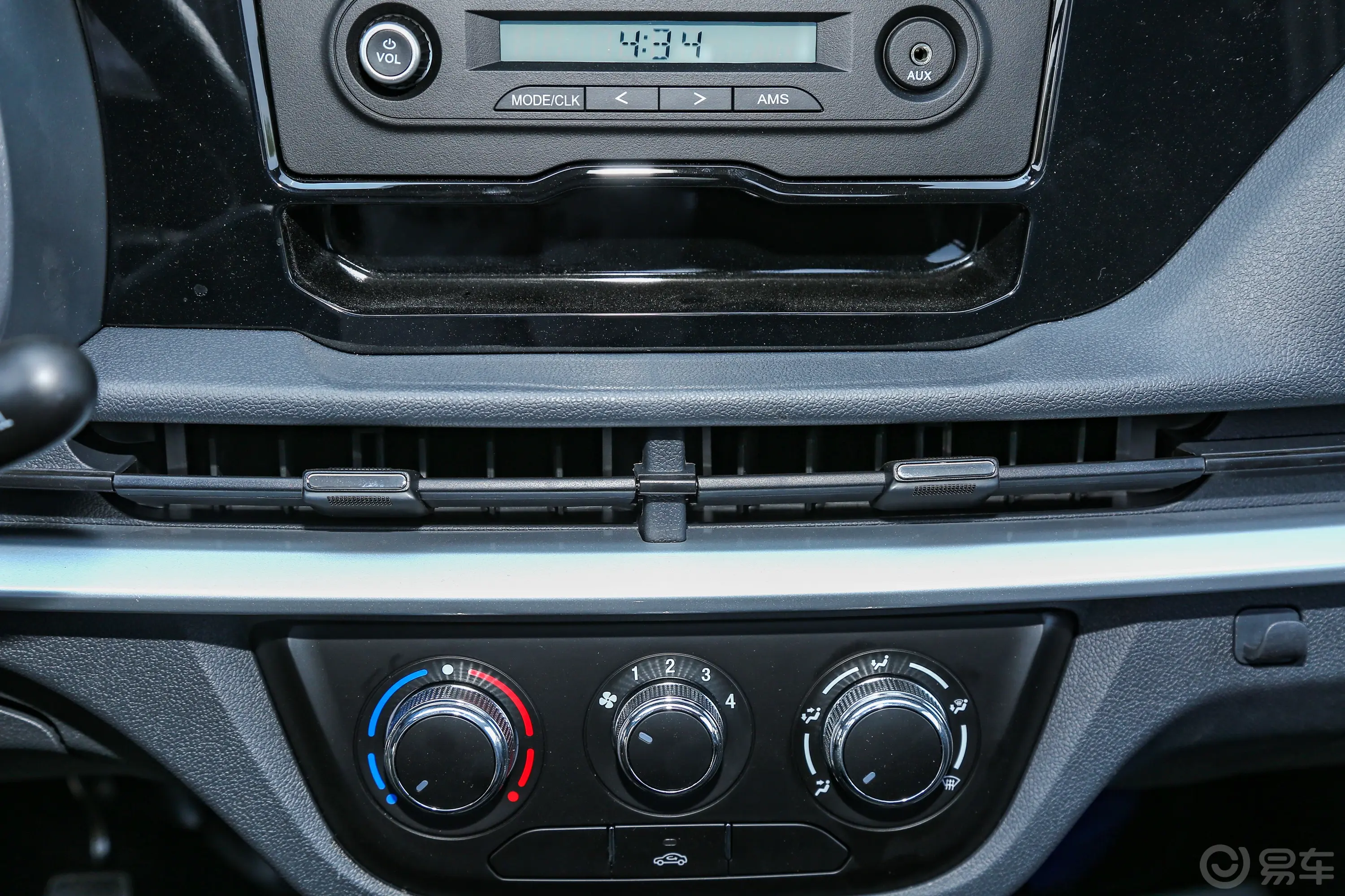 长安星卡1.5L 单排2.8米载货汽车舒适型无空调中控