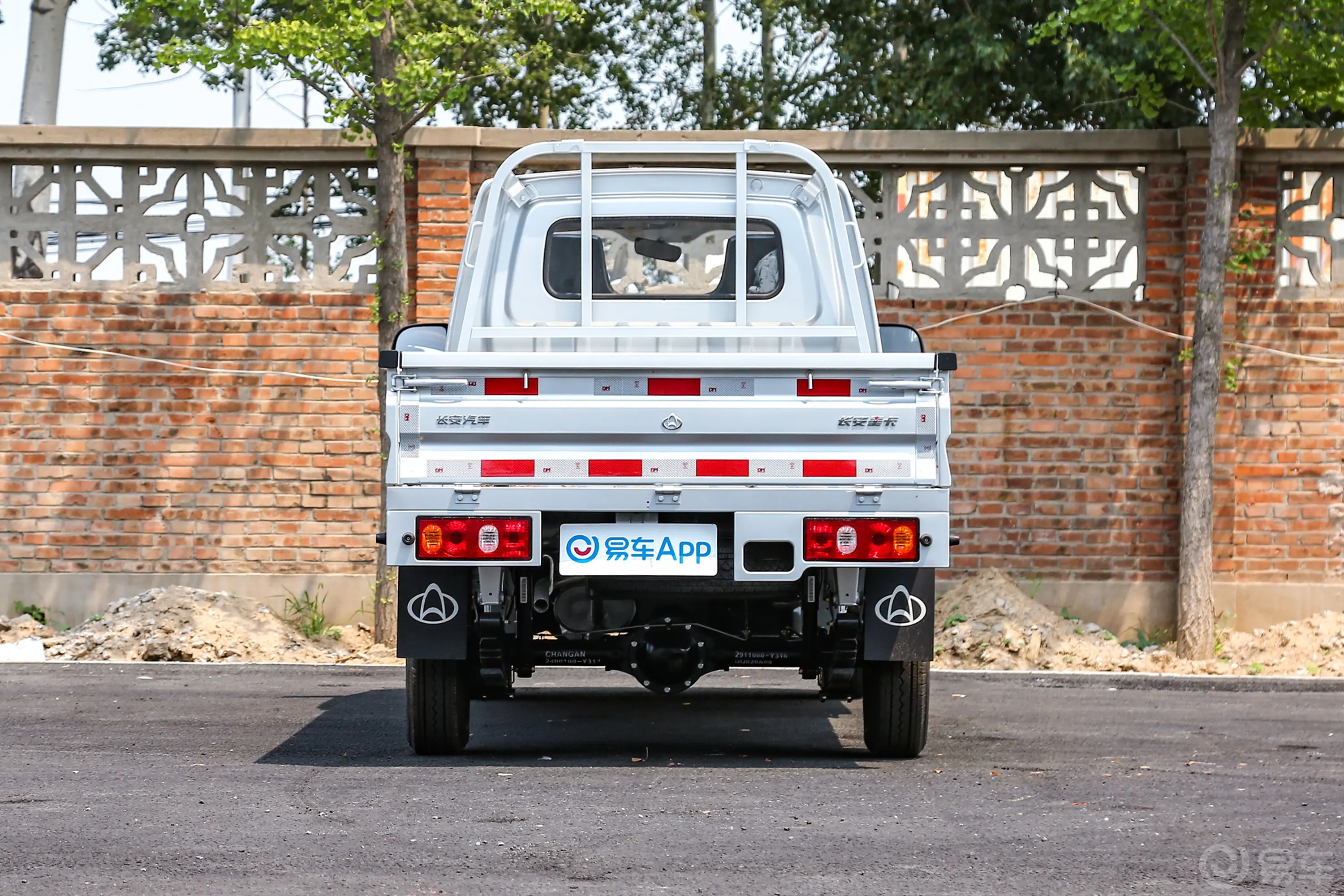 长安星卡1.5L 单排2.8米载货汽车舒适型无空调正后水平