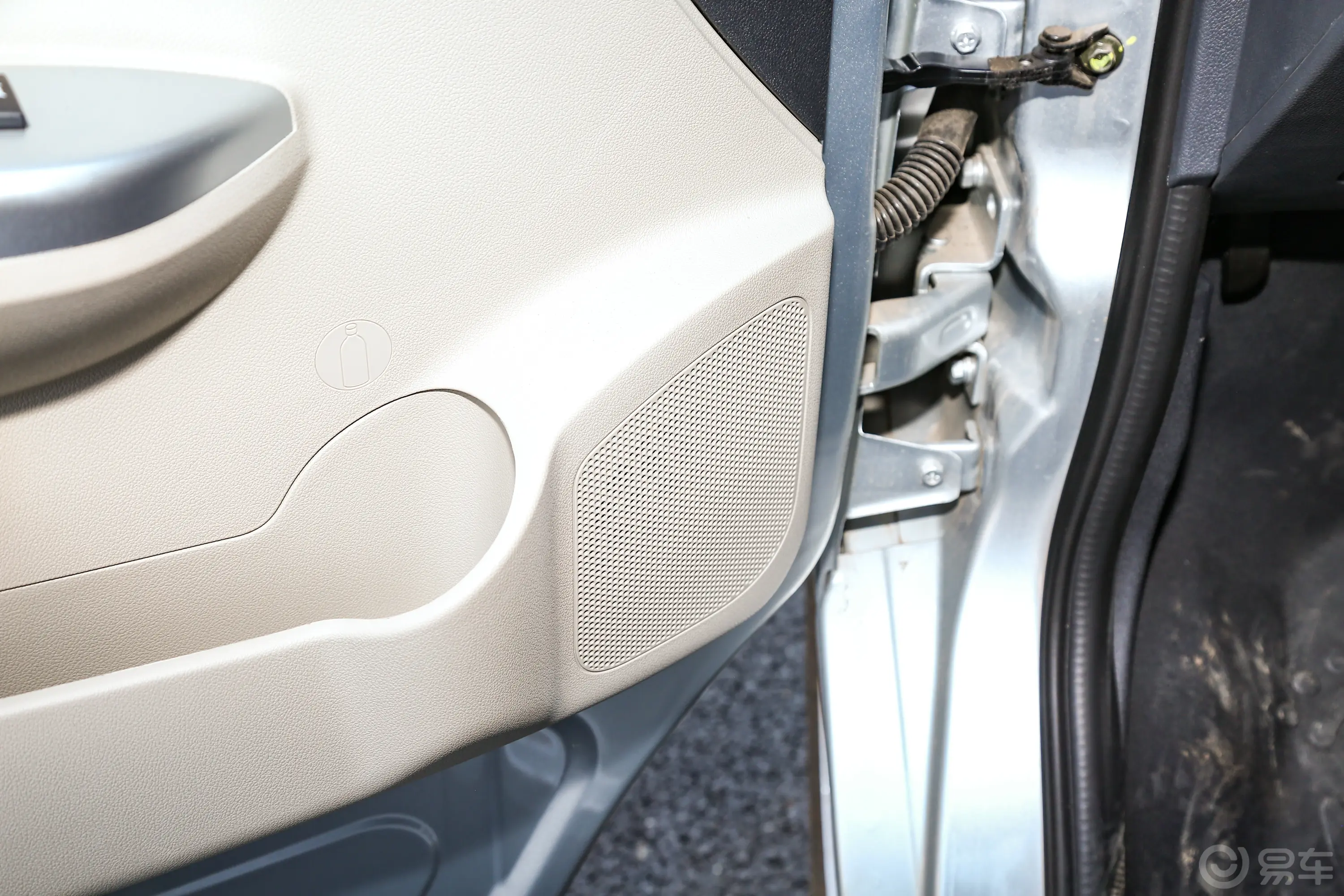 长安星卡1.5L 单排3.06米钢板厢货舒适型音响和品牌