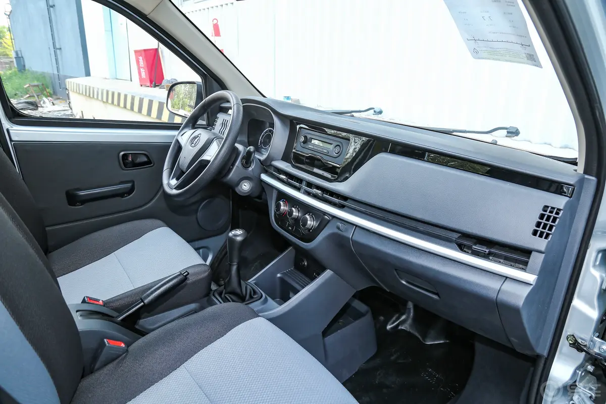 长安星卡1.5L 单排2.8米载货汽车舒适型无空调内饰全景副驾驶员方向