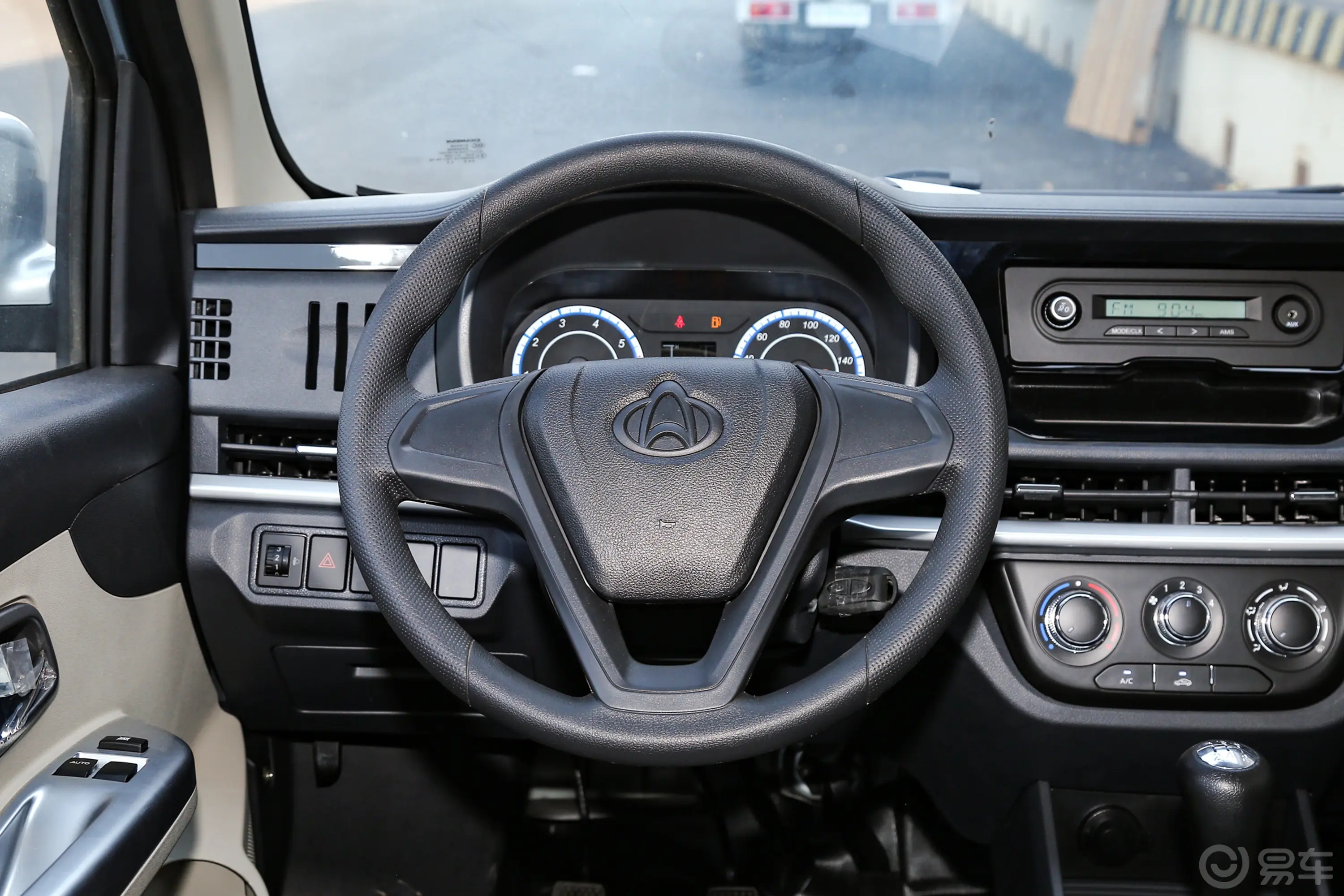 长安星卡1.5L 双排2.55米载货汽车舒适型方向盘