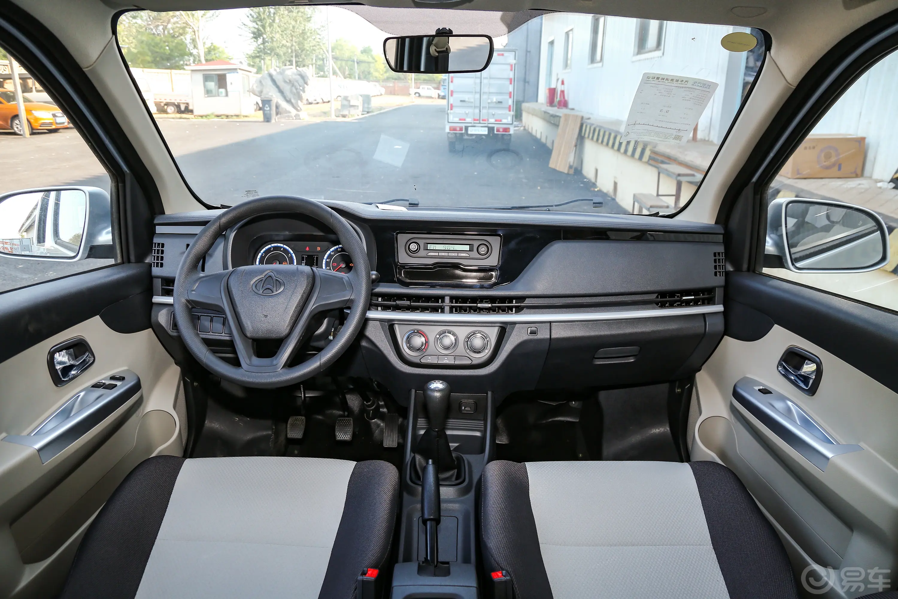 长安星卡1.5L 双排2.55米载货汽车舒适型内饰全景正拍