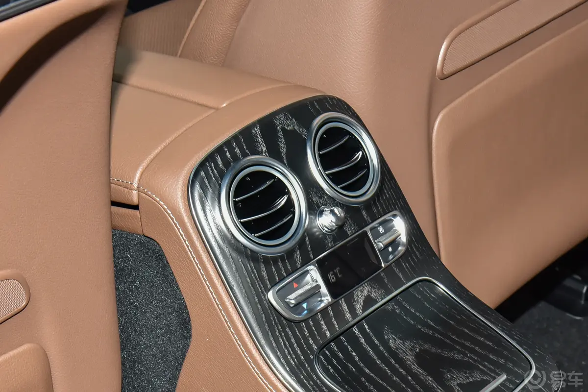 奔驰E级改款 E 300 L 运动尊贵型后排空调控制键