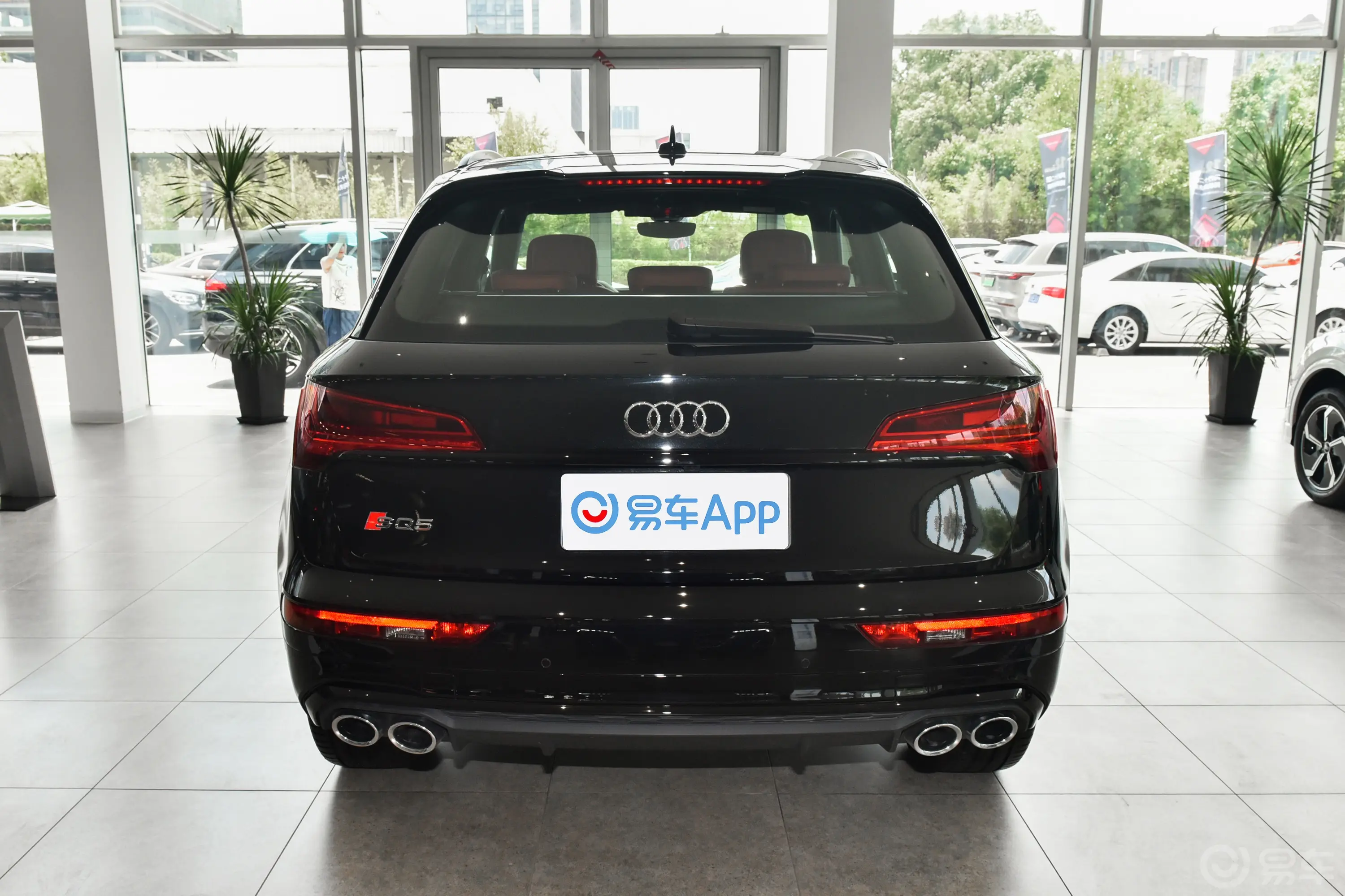 奥迪SQ53.0T quattro正后水平