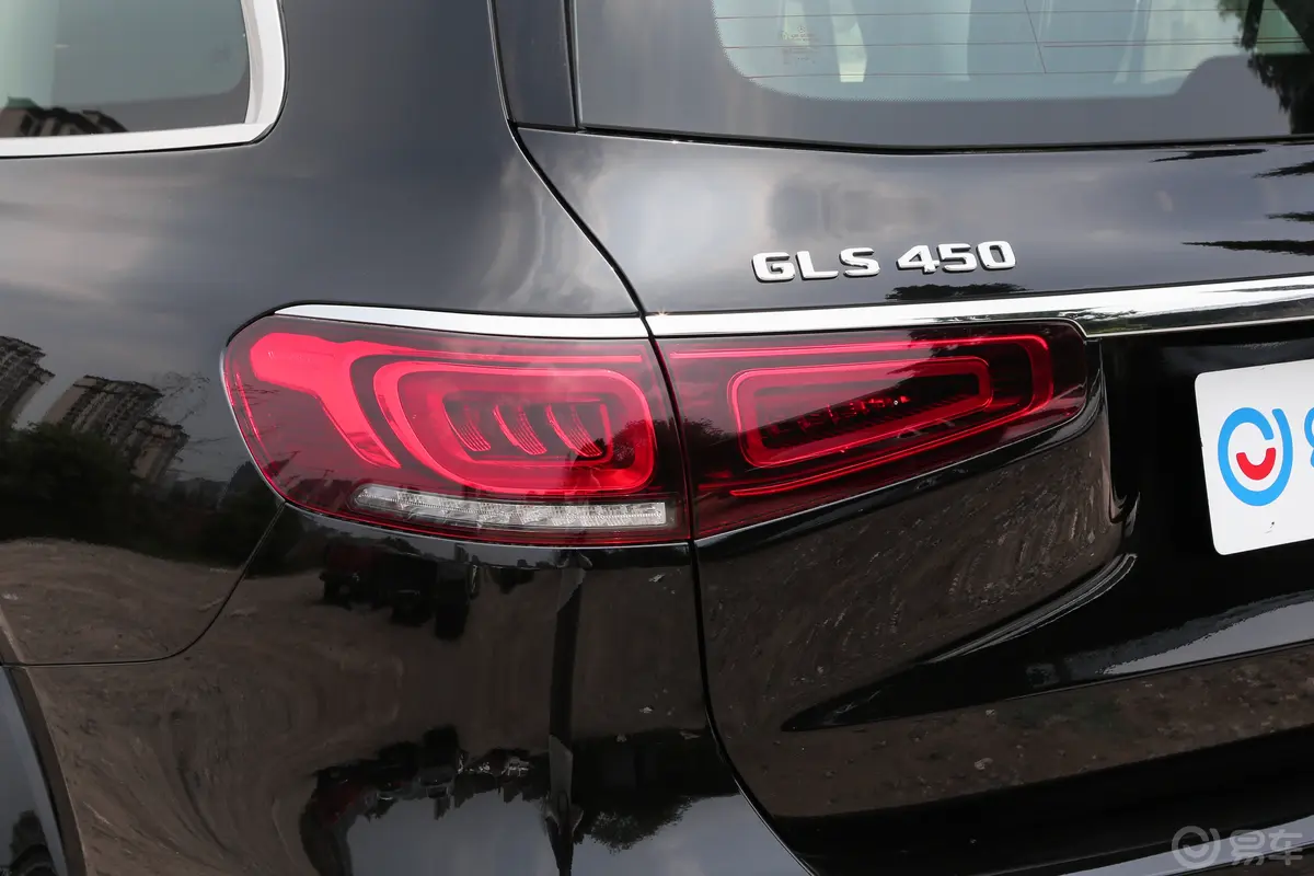 奔驰GLS改款二 GLS 450 4MATIC 豪华型尾灯侧45度俯拍