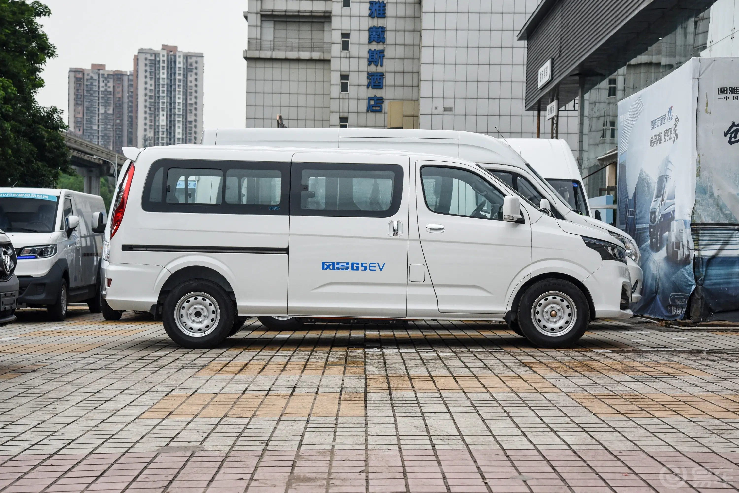 风景智蓝G5280km 长轴平顶多用途乘用车 7/9座正侧车头向右水平