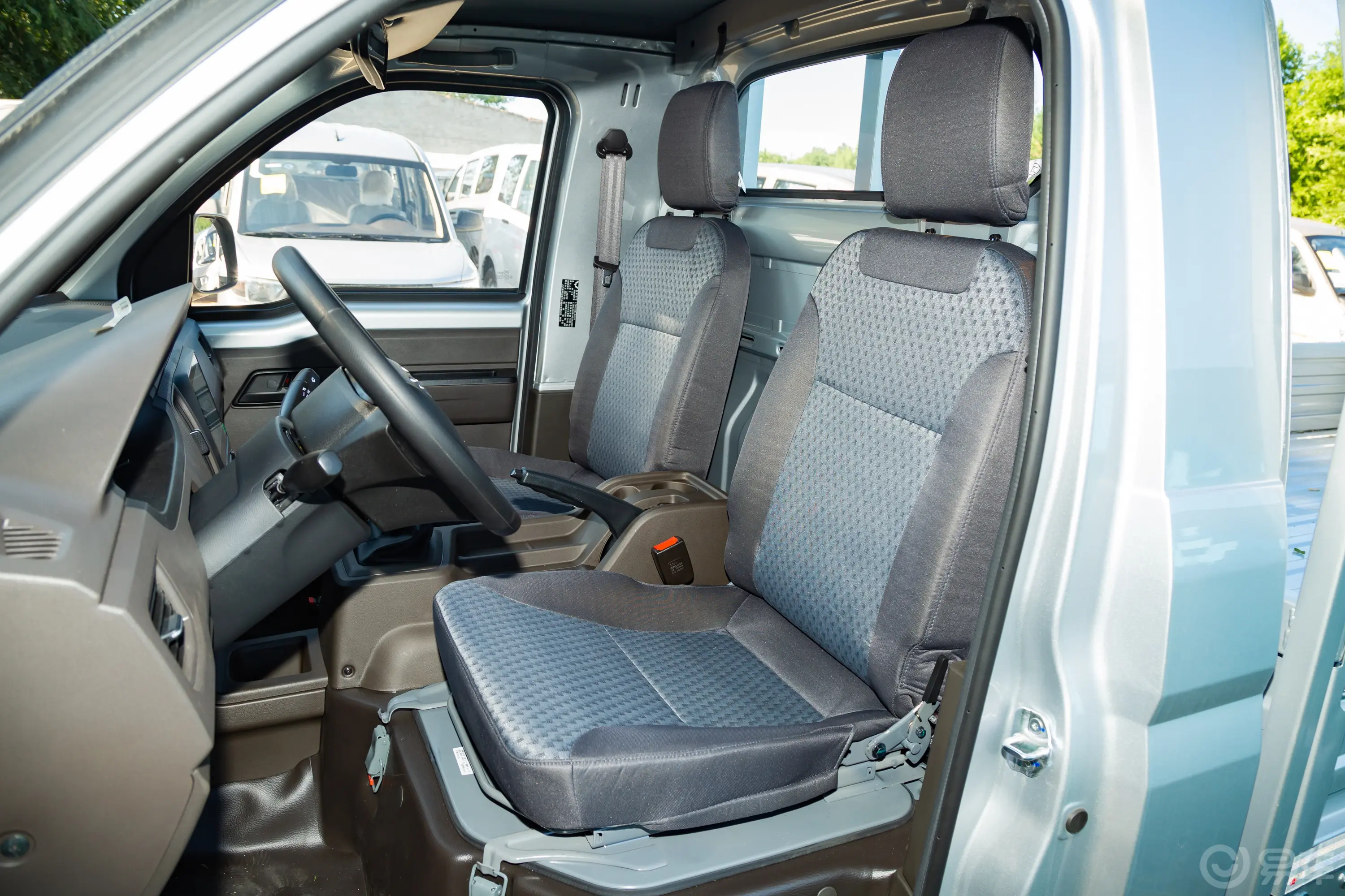 五菱荣光新卡1.5L 加长单排标准型 2座驾驶员座椅