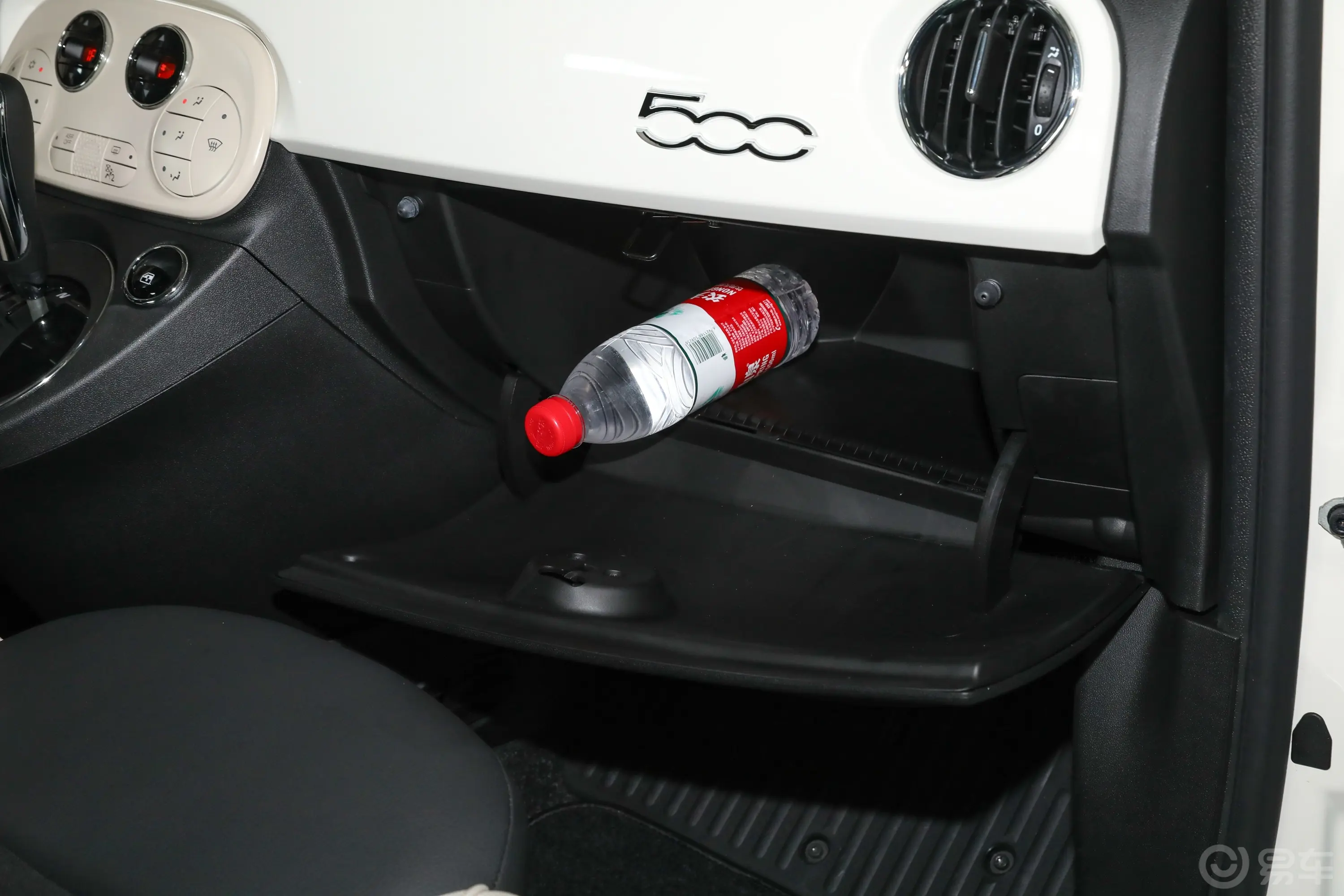 菲亚特5001.4L 自动顶配版副驾驶位