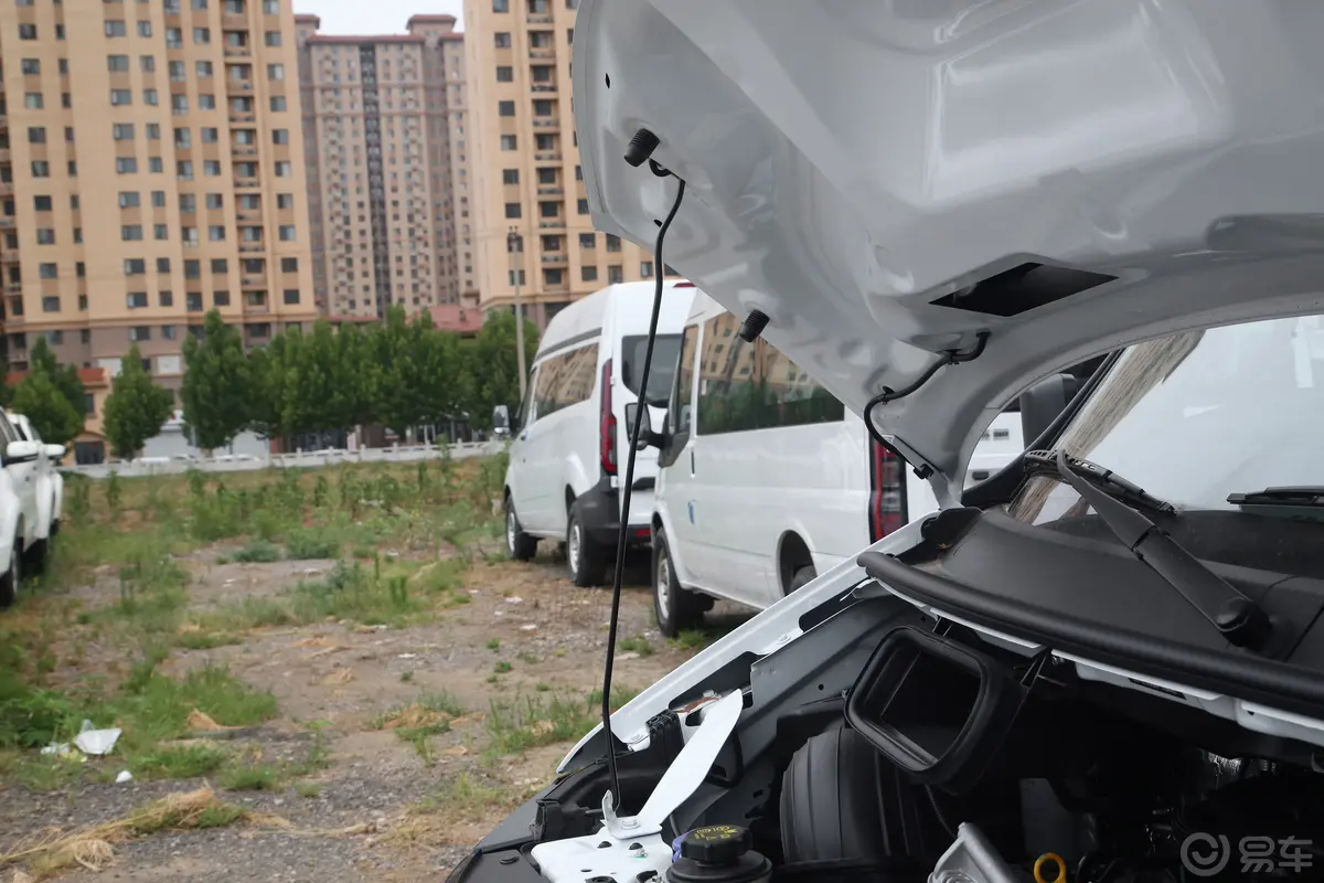 江铃福顺2.0T 手动短轴低顶商运型多功能乘用车 6座(双开尾门) 柴油动力底盘