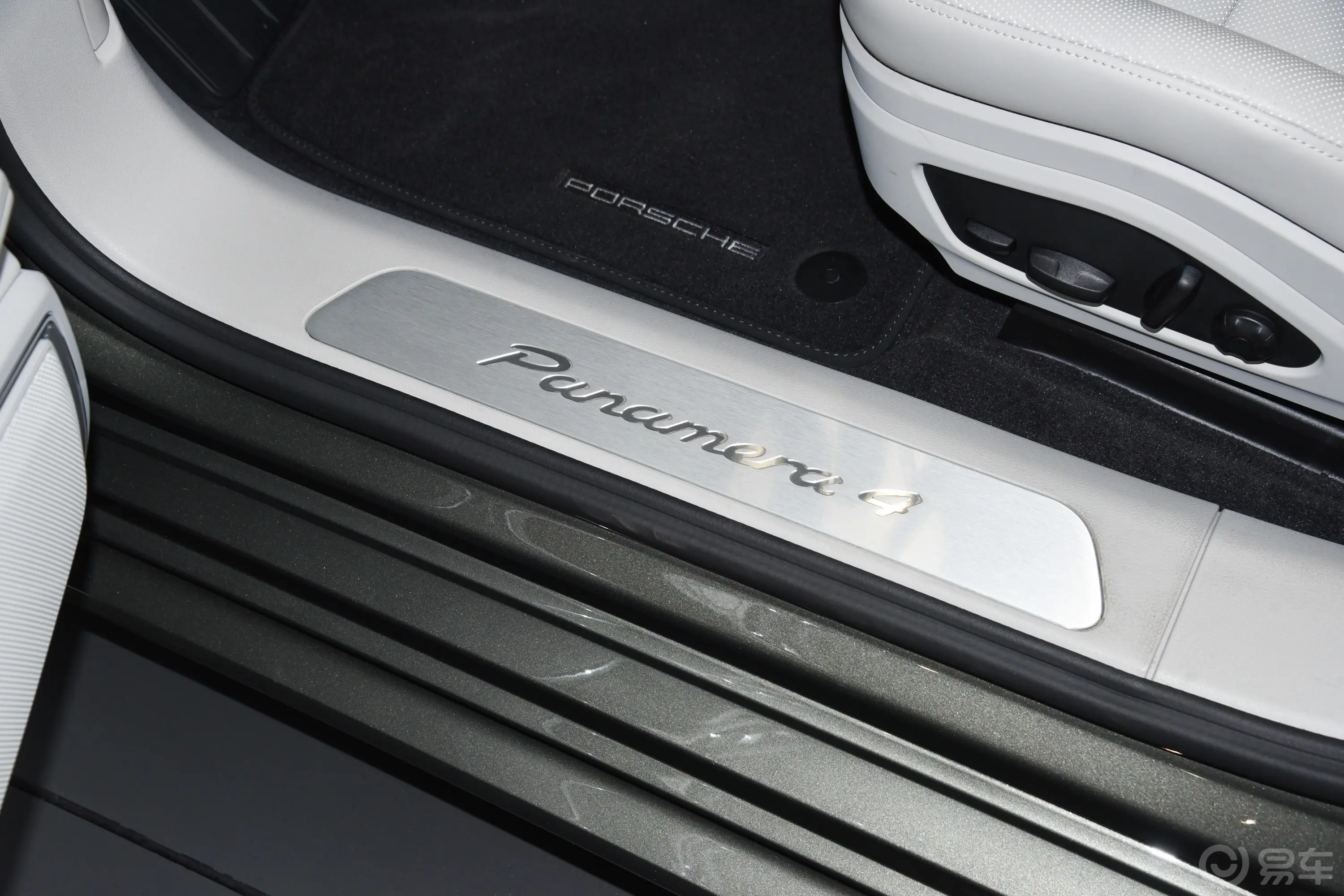 Panamera E-HybridPanamera 4  Sport Turismo 2.9T前排迎宾踏板