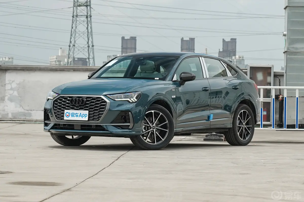 奥迪Q3 Sportback45 TFSI quattro 时尚型上市版侧前45度车头向左水平