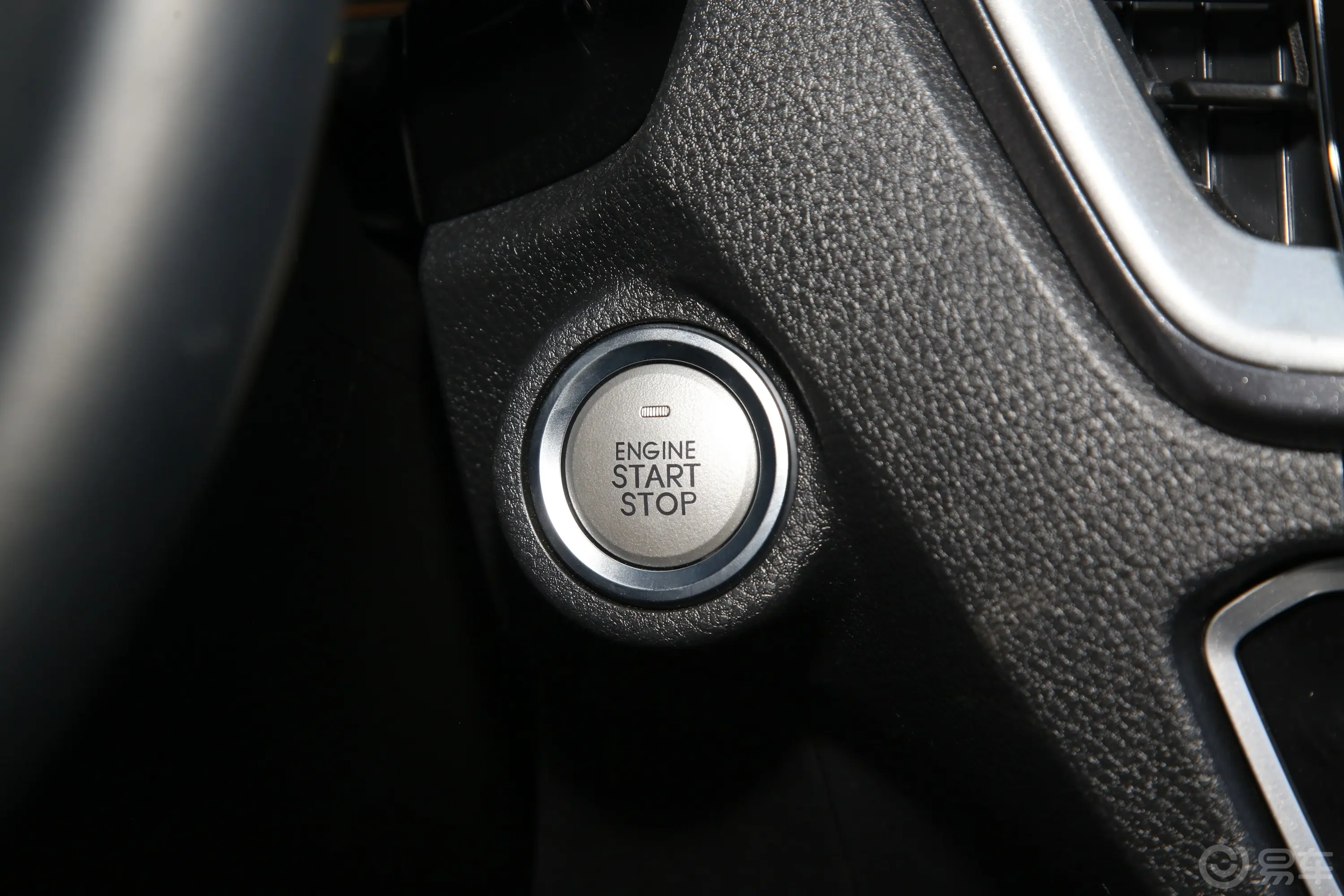 铃拓2.5T 自动四驱长轴旗舰版 柴油钥匙孔或一键启动按键