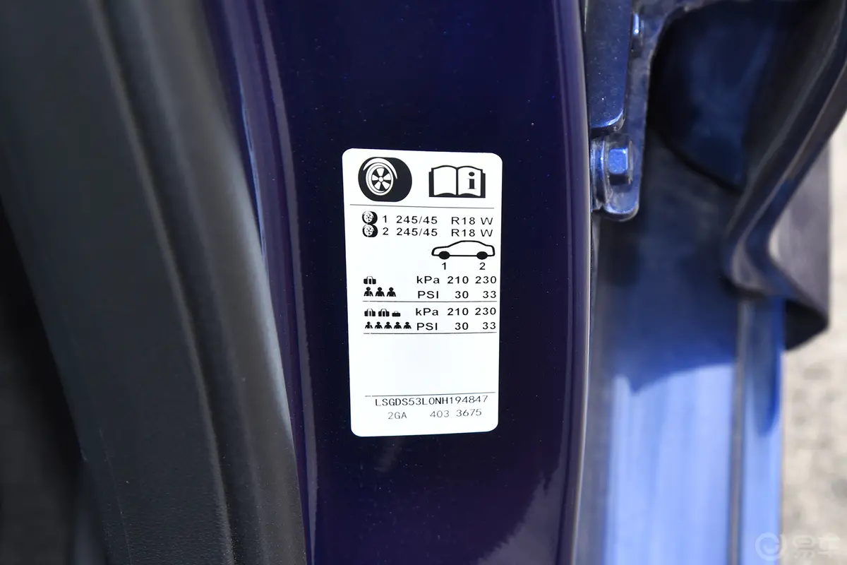 凯迪拉克CT528T 风尚型胎压信息铭牌