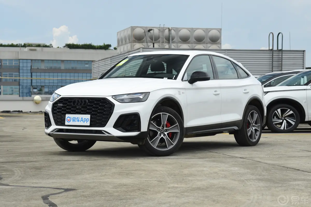 奥迪Q5L Sportback40 TFSI 豪华型侧前45度车头向左水平