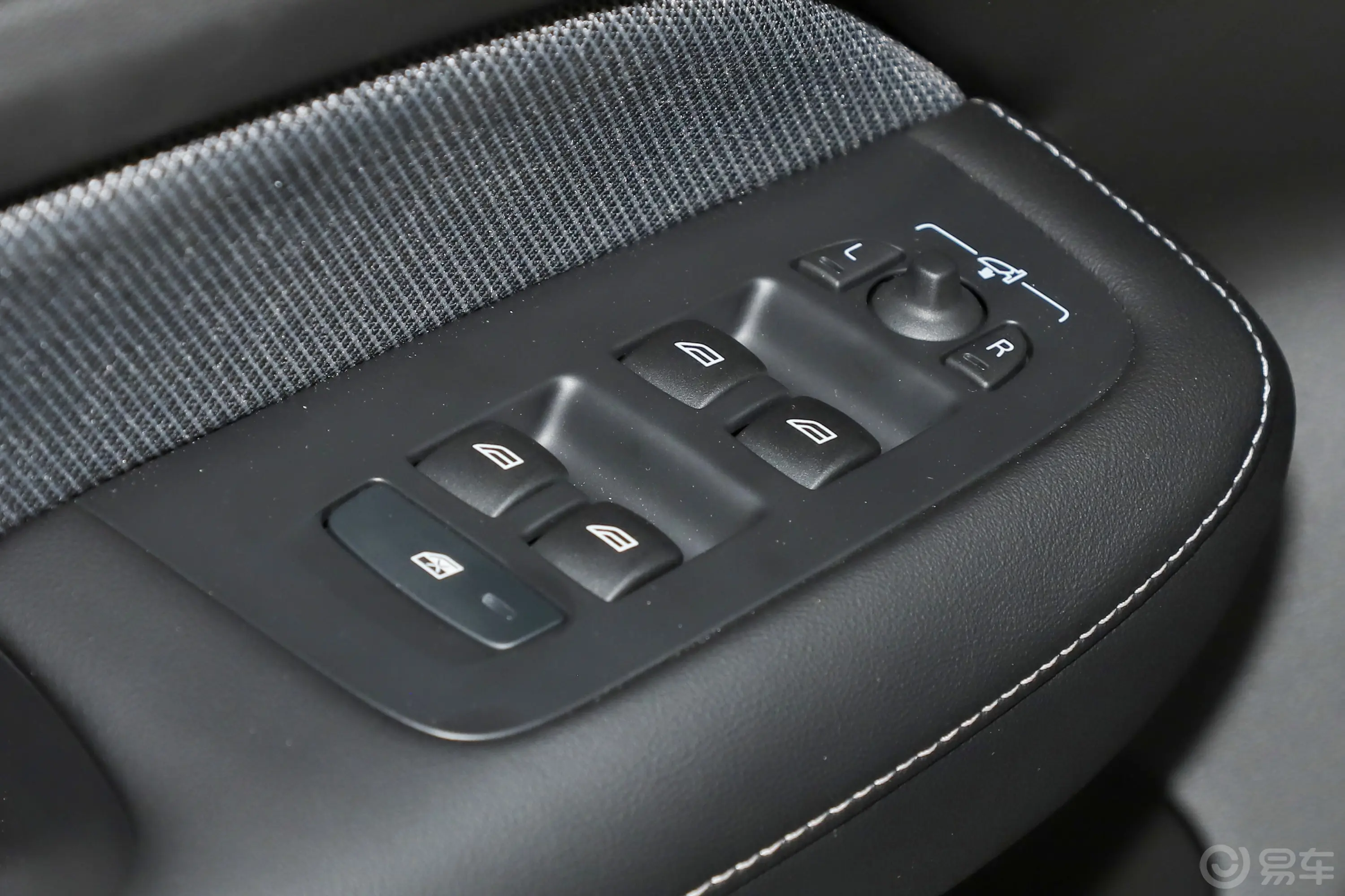 沃尔沃S60新能源T8 四驱智雅极夜黑版车窗调节整体