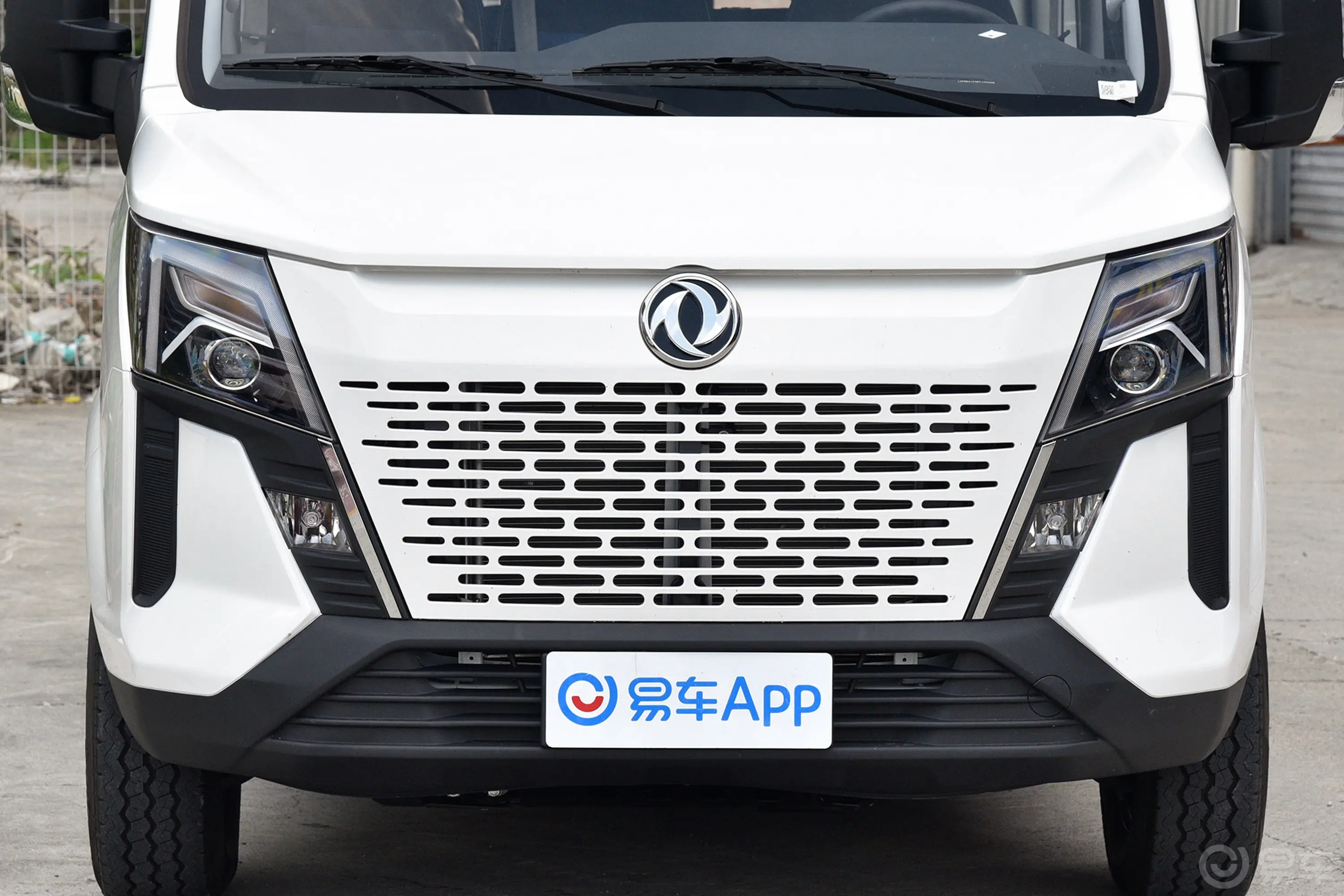 御风多功能车 V9+ 2.0T 双离合前驱短轴低顶 5/6座外观细节