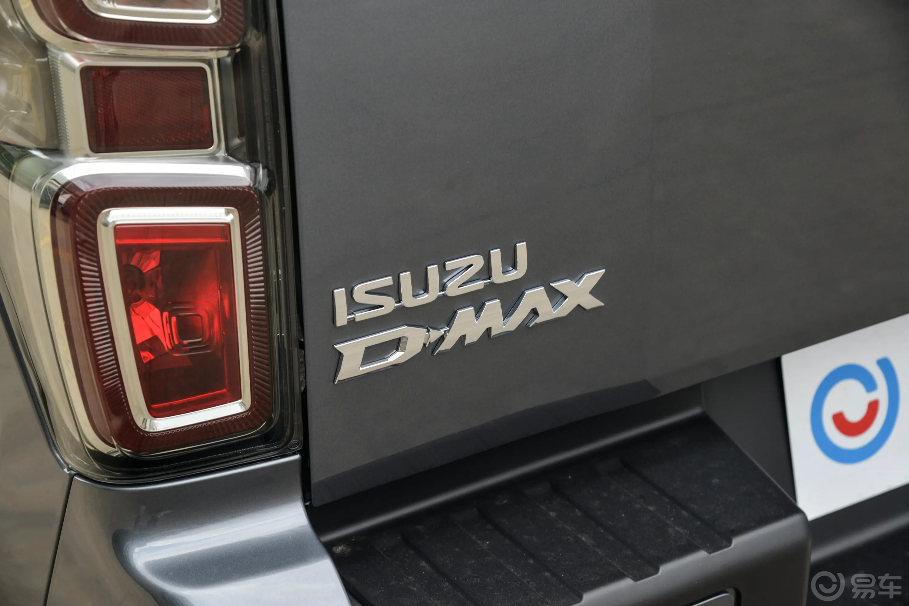 D-MAX1.9T 手动四驱智领型外观细节