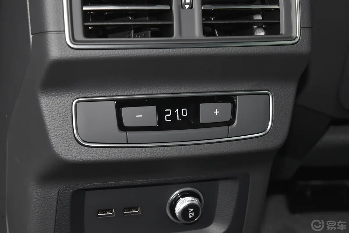 奥迪Q5L45 TFSI 豪华动感型后排空调控制键