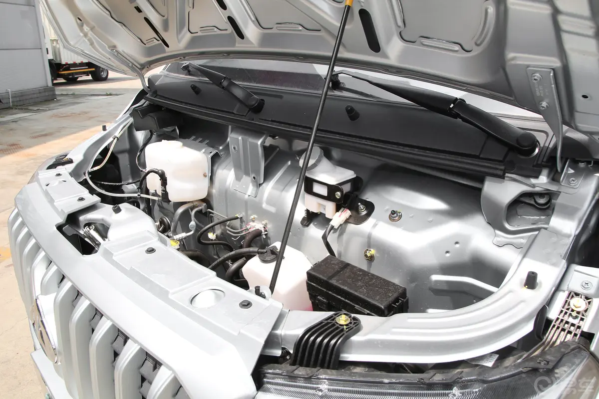 神骐T301.6L 双排3.01米标准车舒适型 CNG动力底盘