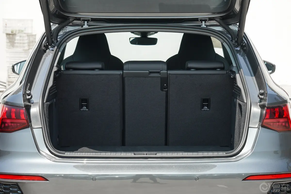 奥迪A3改款 Sportback 35 TFSI 豪华运动型后备厢空间特写