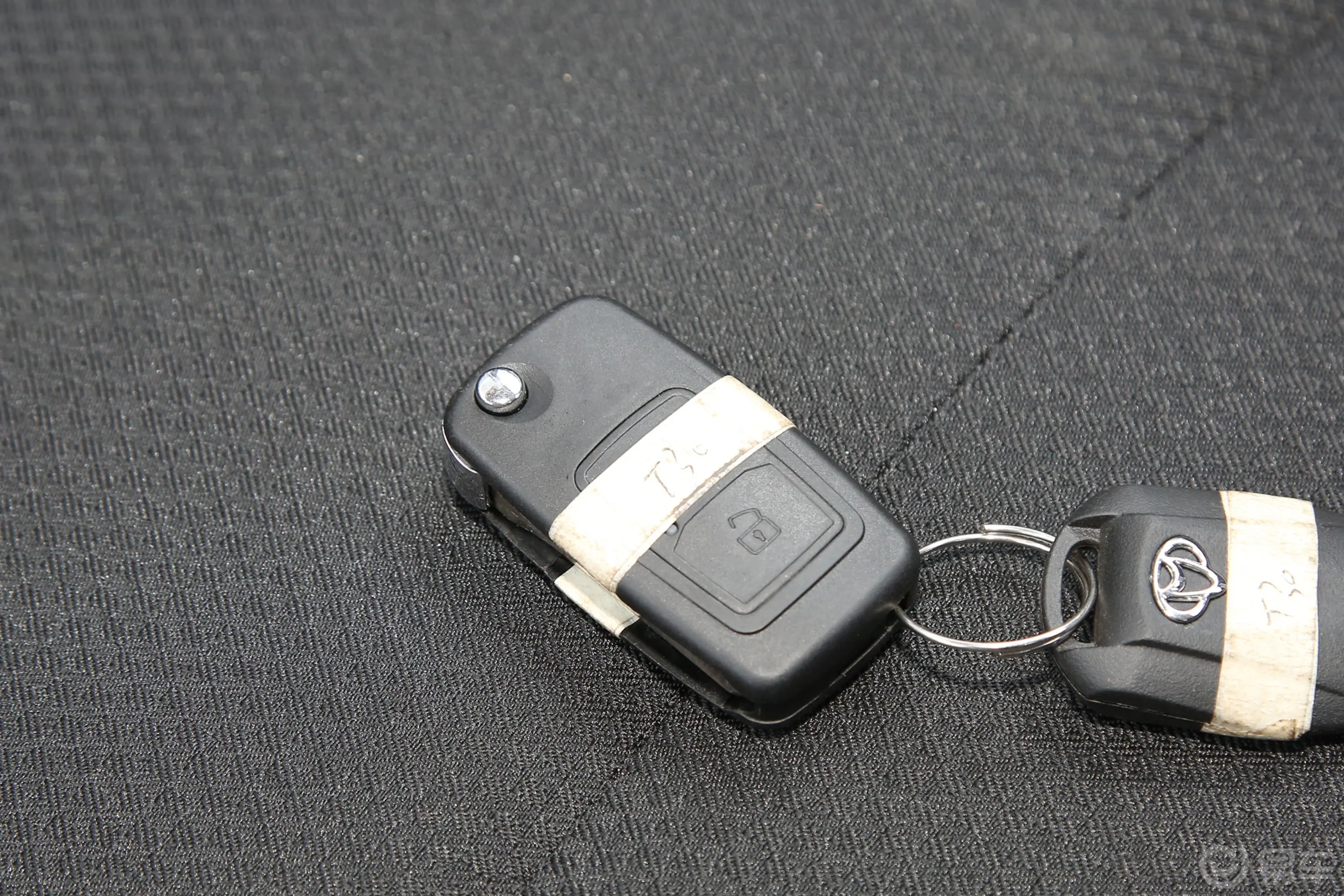 神骐T301.6L 双排3.01米标准车舒适型 CNG钥匙正面