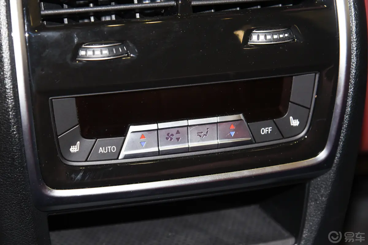 宝马X5xDrive40Li M运动套装后排空调控制键
