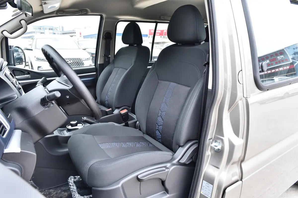 菱智M5 EV客运版 401km 标准型 9座驾驶员座椅