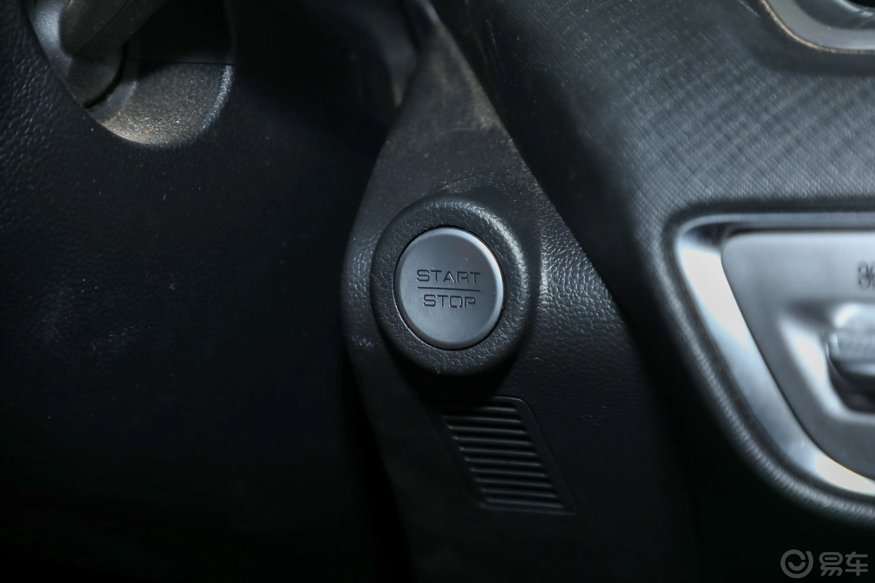 哈弗H52.0T 自动四驱领英版 汽油钥匙孔或一键启动按键